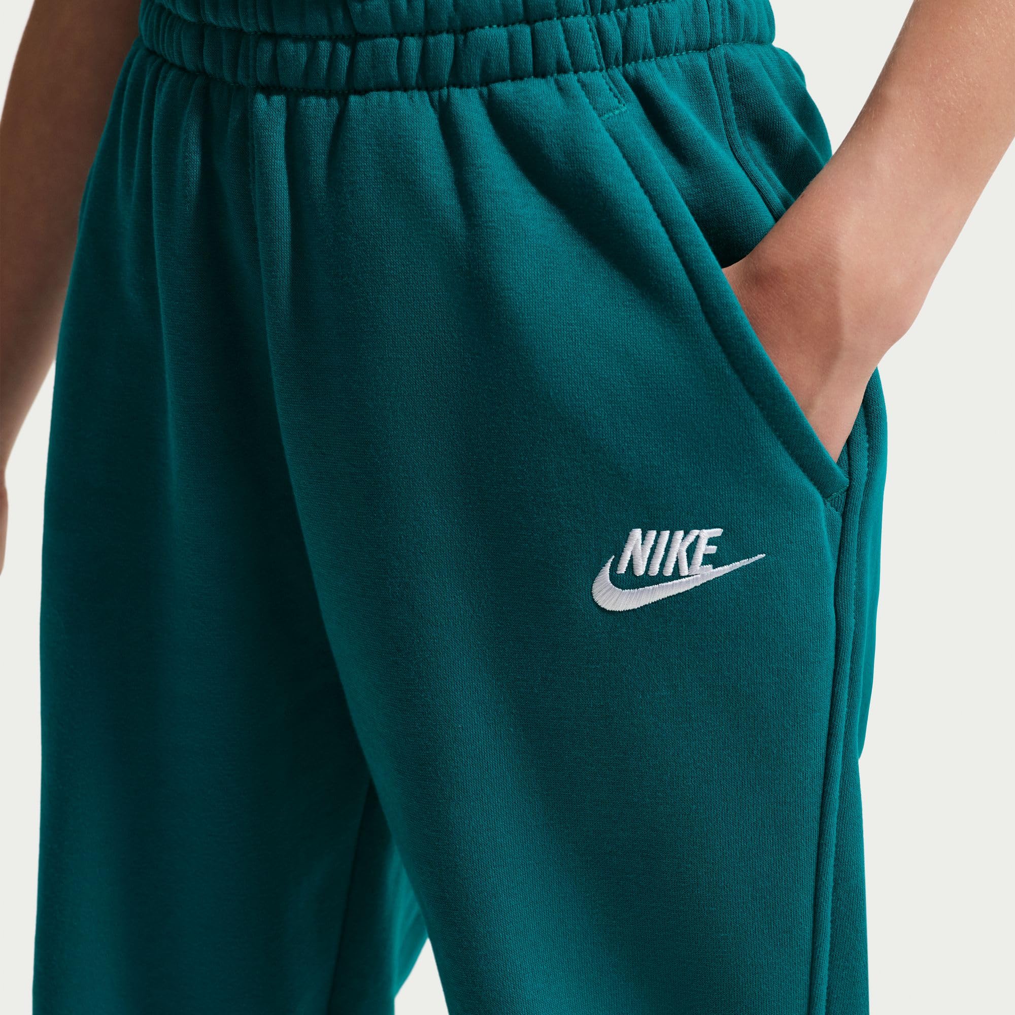 Nike Sportswear Club IQ6116 - Pantaloni Larghi in Pile per Bambini più Grandi