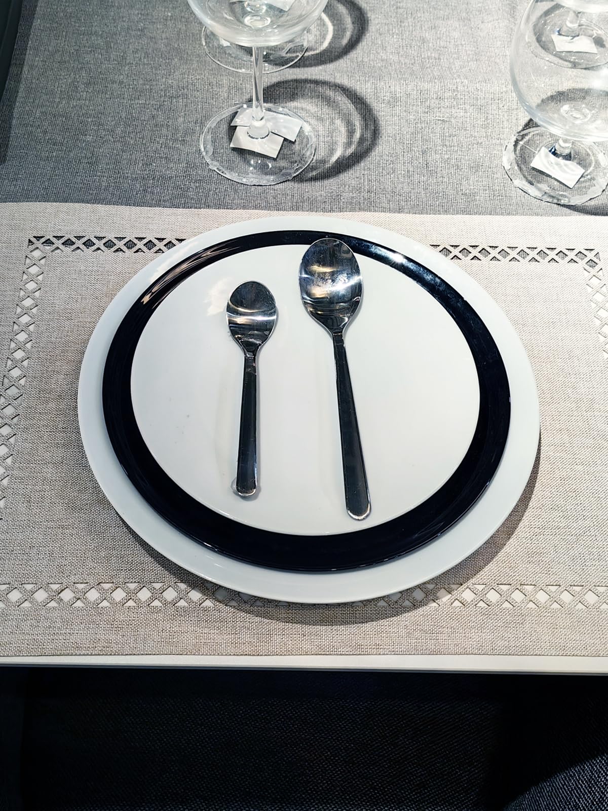 Juego de 4 manteles individuales para mesa de comedor, manteles individuales con borde hueco, manteles individuales para mesa de comedor de 12 x 18 pulgadas, color blanco roto