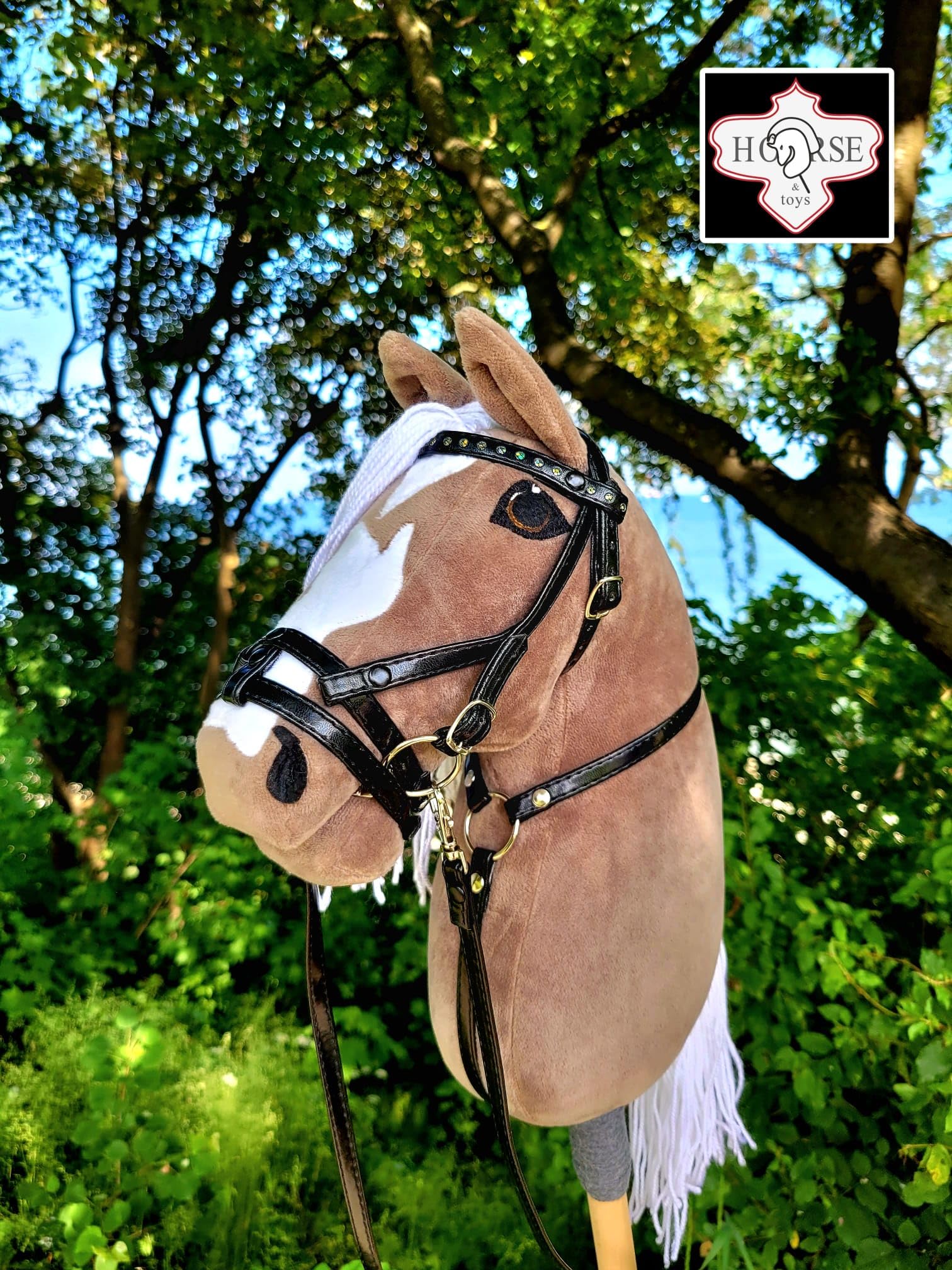 Hobby Horse Grande A3 (Cavallo su mazzo) con briglia come da immagine (grigio chiaro)