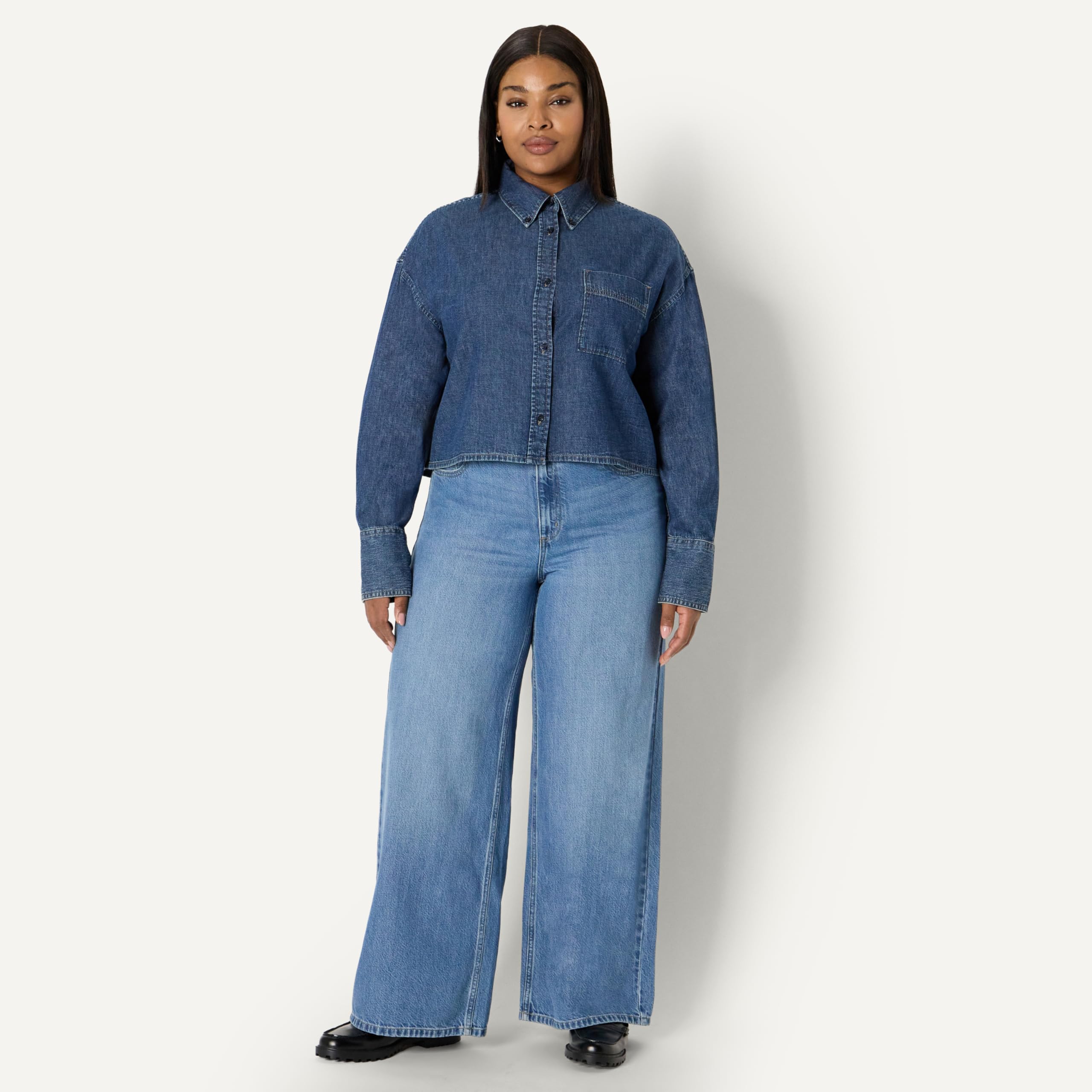 Amazon Essentials Camicia Button Down in Denim Corta, Vestibilità Oversize Moderna Donna
