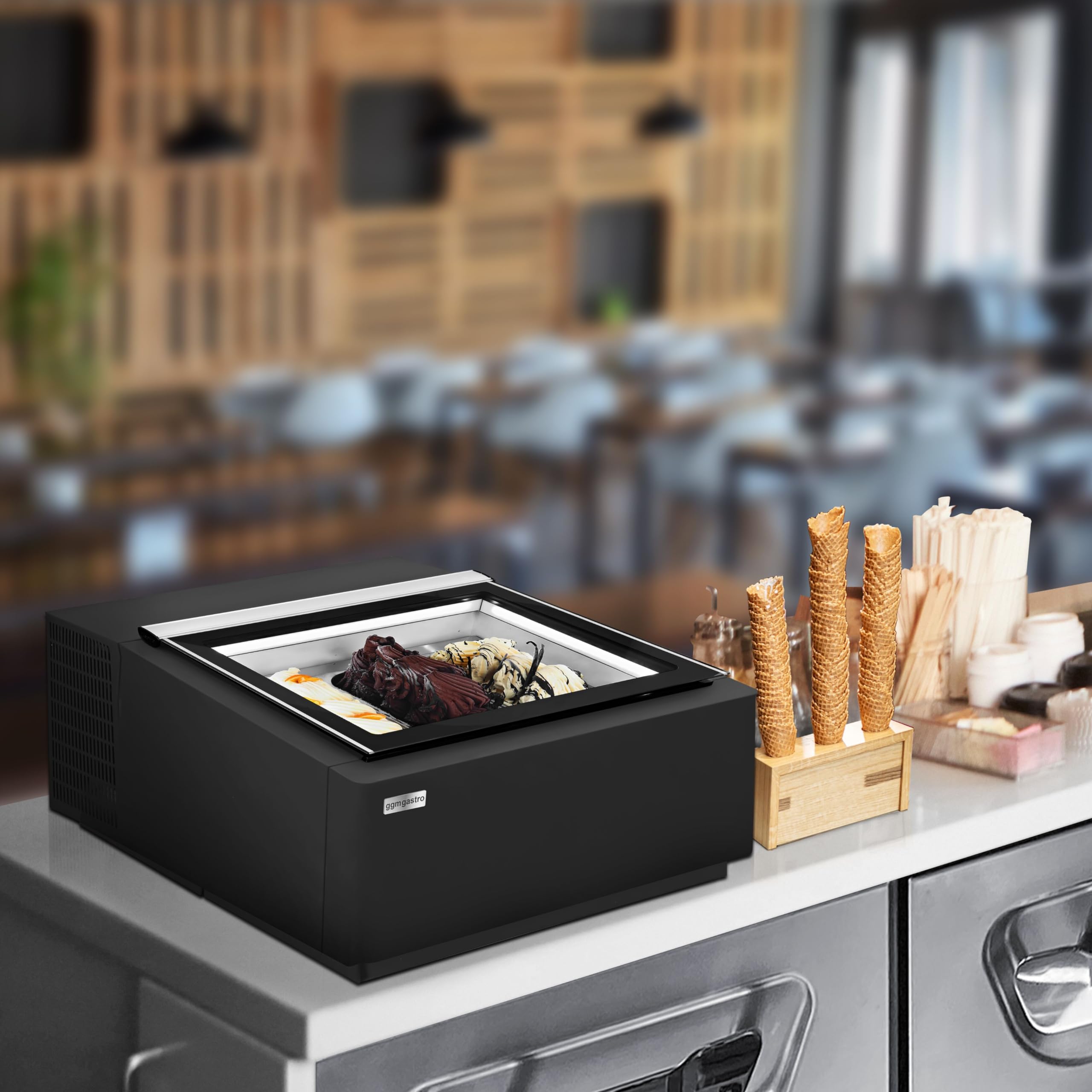 GGM Gastro Tisch-Eisvitrine 670mm für 3x 5L Eisbehälter | Robuste Edelstahlkonstruktion, beheizbare Scheiben für klare Sicht, automatische Abtaufunktion, energieeffizient