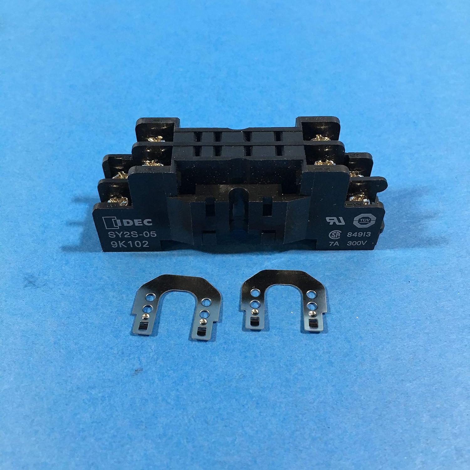 Idec Relay Socket, 8Pin, 7A, 300V - SY2S-05