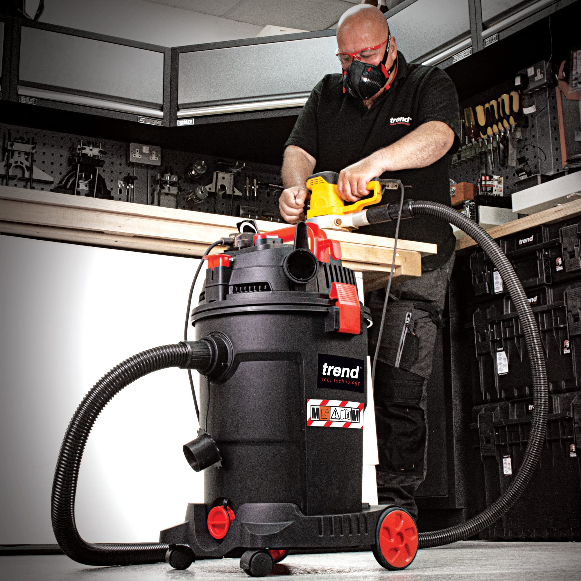 Trend odkurzacz na mokro i sucho klasa M, 1200 W, 25/17 l, T33 | Odkurza pył i płyny, klasa M, pojemność 25 l na sucho i 17 l na mokro, T33A/EURO