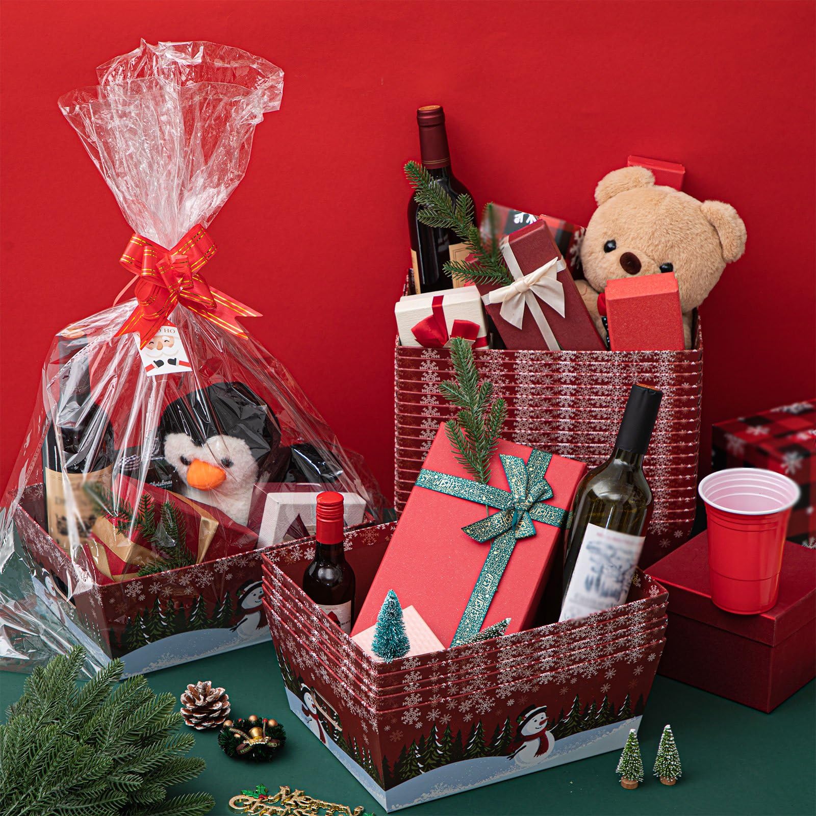 Cholemy Cesta grande de Navidad de 12 x 10 pulgadas para regalo vacío, kit de cesta de cartón kraft resistente con asas, juego de cestas de regalo con bolsas de cesta, lazos rojos, tarjeta de Navidad