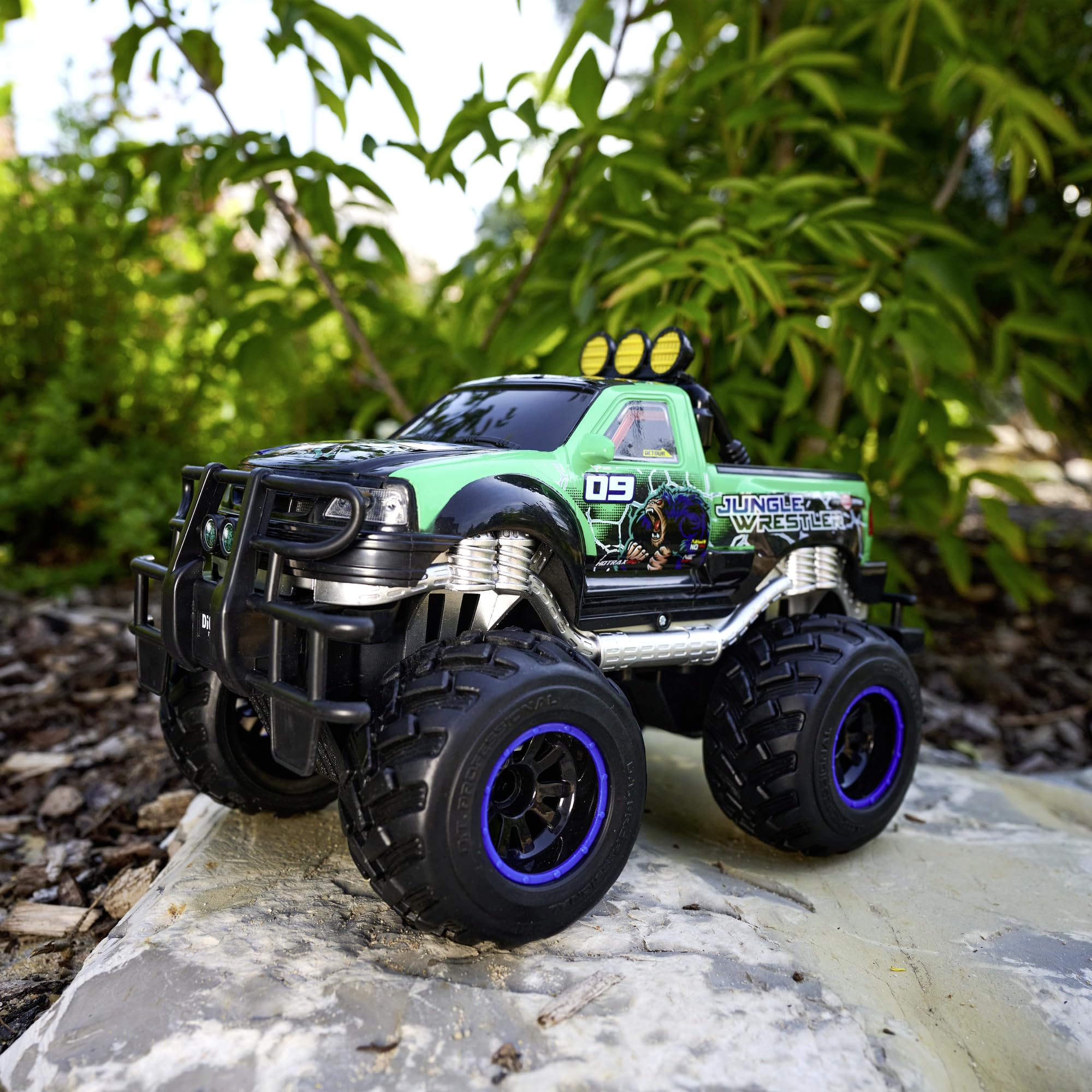 Dickie Toys - RC Auto Jungle Wrestler Ford F150 (30 cm) - zdalnie sterowana monstertruck od 6 lat z oświetleniem - Remote Control Car dla dzieci, pilot zdalnego sterowania 10 km/h, 2,4 GHz, w zestawie