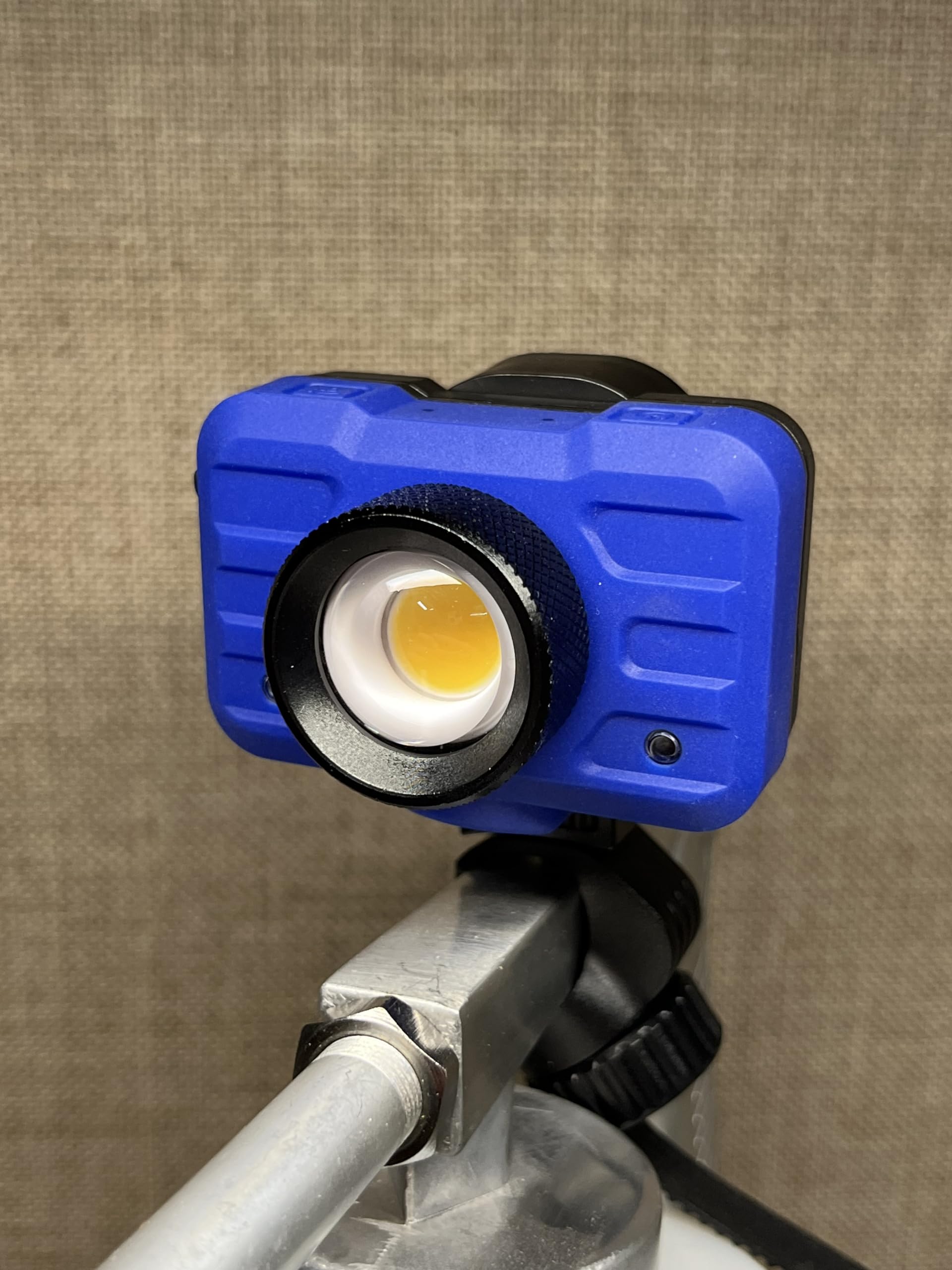 Standard Undercoating Gun with Spray Gun Light and Quart Bottle