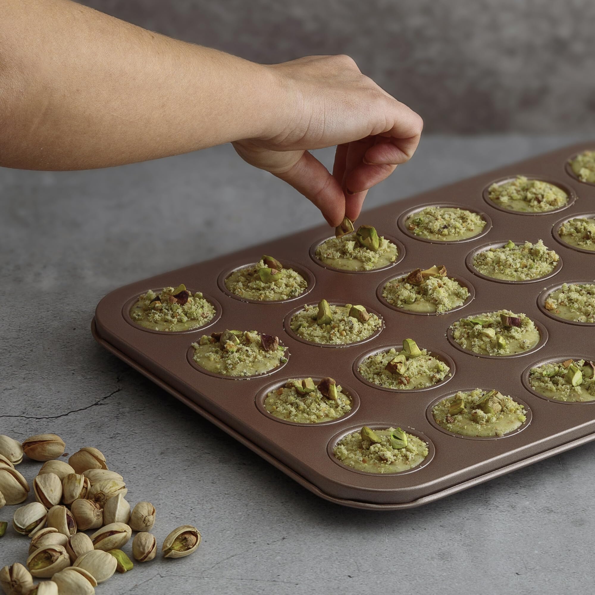 HAPPIELS Antihaftbeschichtete Mini-Muffinform für 24 Muffins, PFOA-frei, ungiftig, Mini-Cupcake-Form, beste antihaftbeschichtete Muffinformen, Karbonstahl, kleine Muffinformen, Cupcake-Backformen