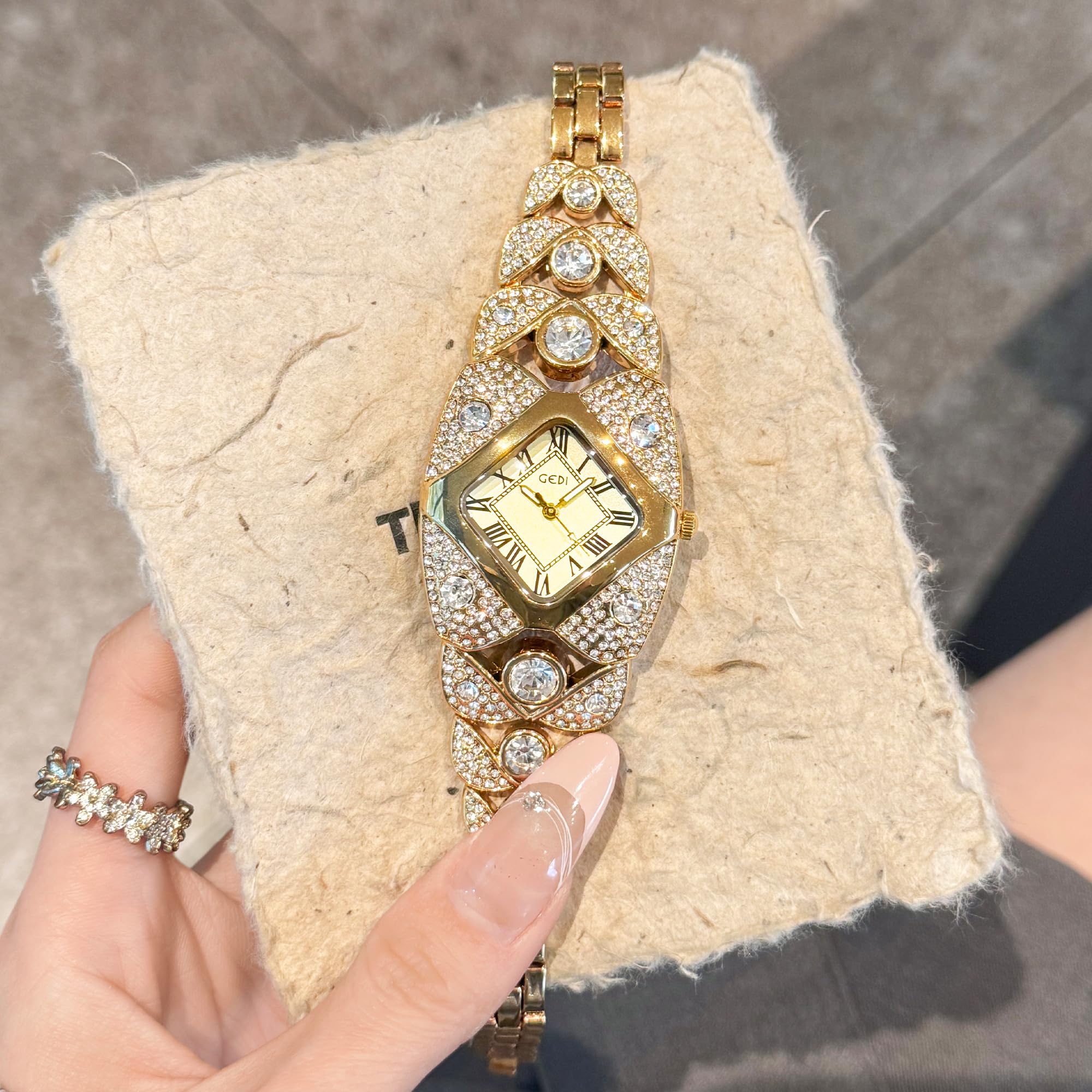 CARLIEN Orologio da polso analogico da donna con quadrante quadrato con perle e numeri romani, elegante e alla moda, con strass