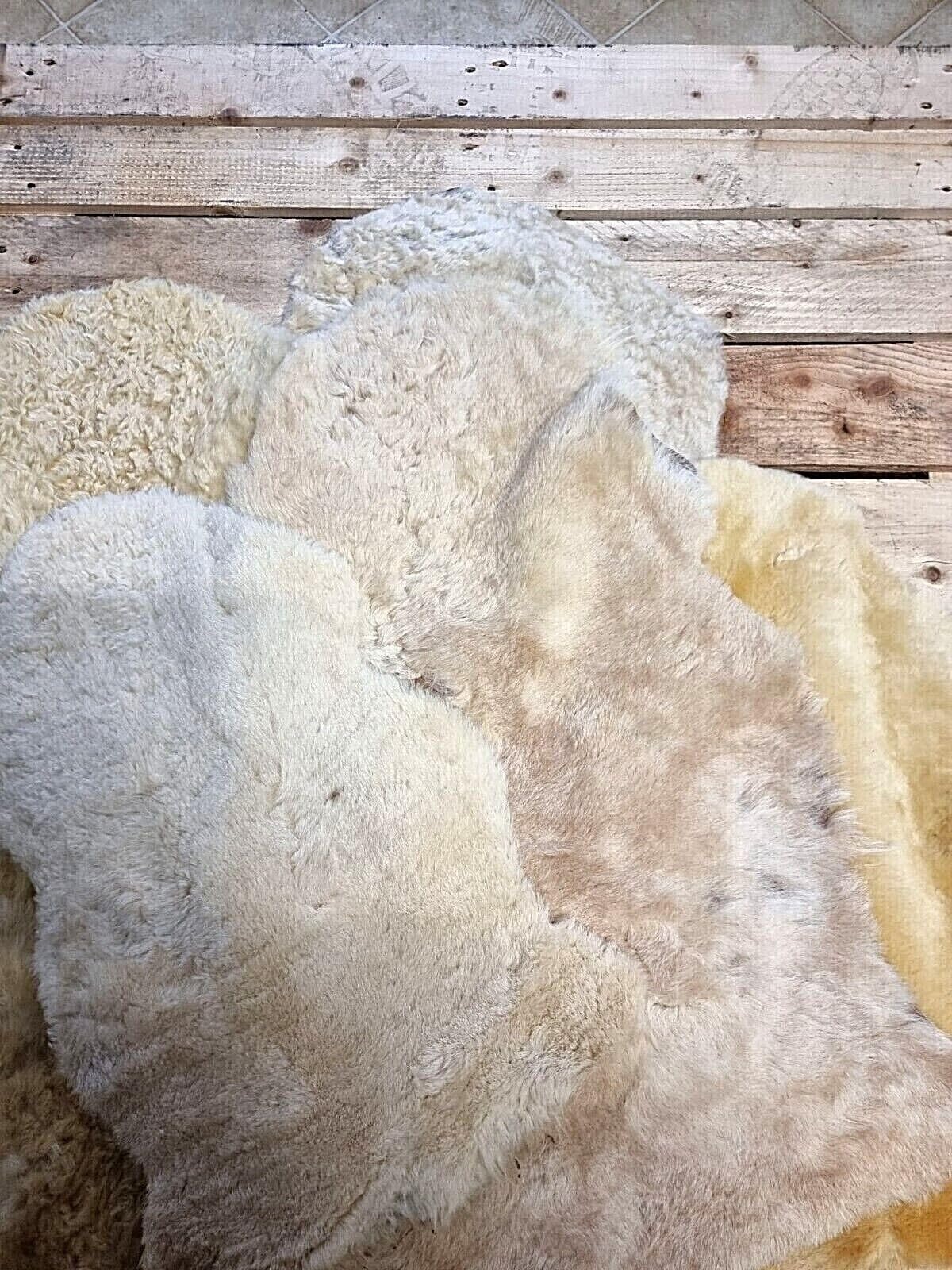 Echtes Schaffell Lammfell Schaffelle Lammfelle Fell Hell 2.Wahl Schnäppchen (90cm lang)