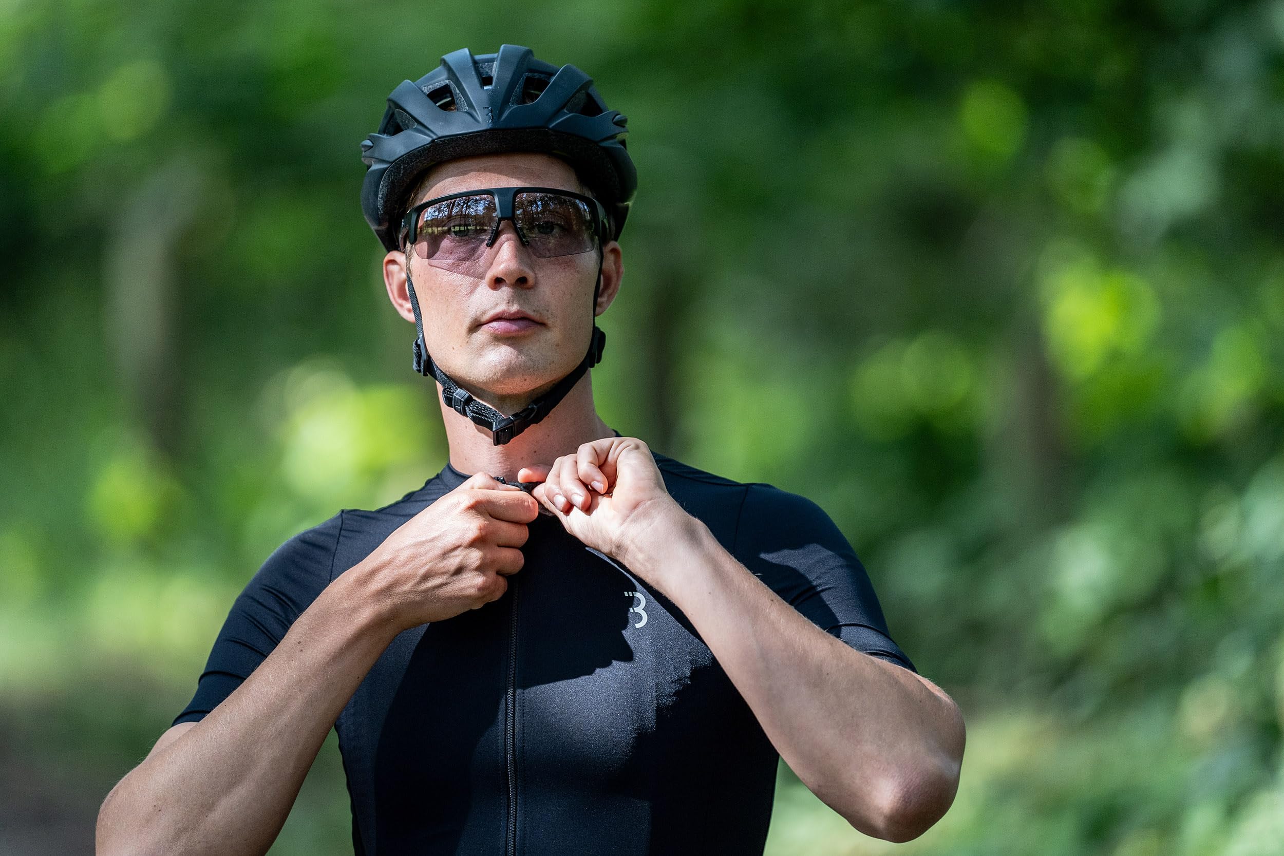 BBB Cycling Lunettes de cyclisme photochromiques Lunettes de soleil de cyclisme photochromiques pour homme et femme Protection 100% UV Gravel Bike Road Bike & MTB Noir mat Comet PH BSG-75PH