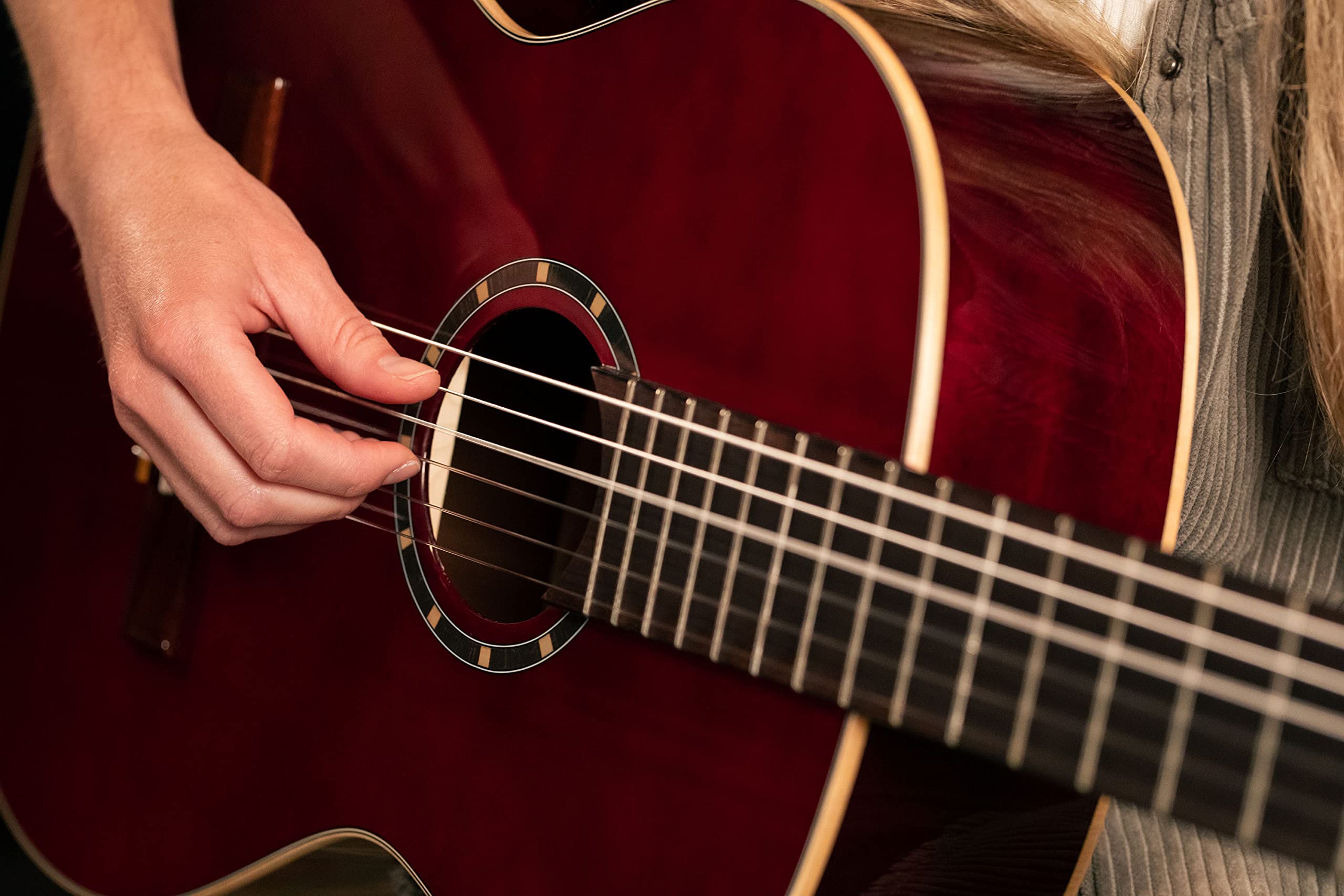 Ortega Guitars 7/8 Konzert Gitarre – Family Series – Inklusive Gig Bag – Fichte, Mahagoni, Rot (R121-7/8WR)