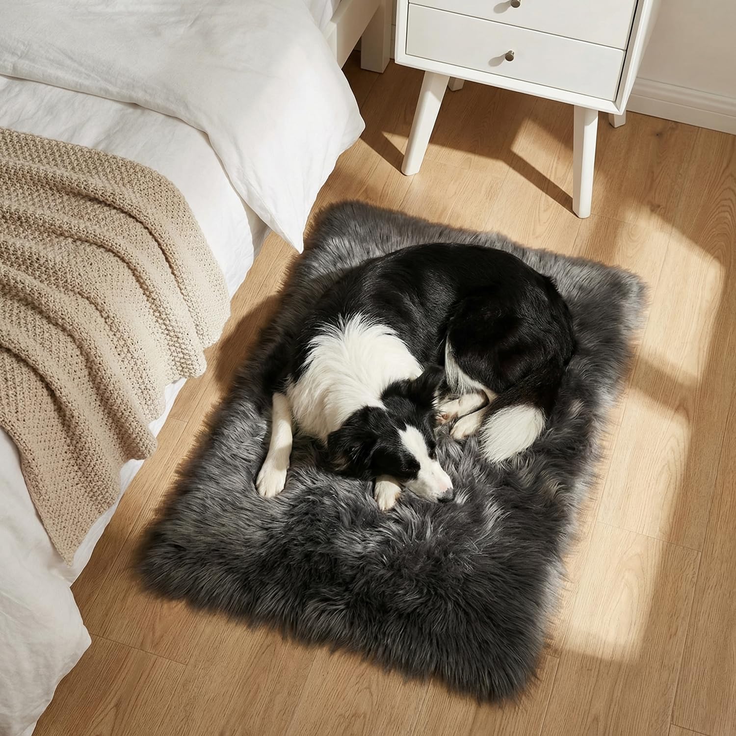 Mishukaze ishukaze Plush Faux Sheepskin Rug-Ultra Soft Fluffy Bedside Carpet,Machine Washable Anti Slip Floor Mat,Silky Shag Area Rug for Bedroom,Living Room & Kids Room Decor Dark Gray 50x80