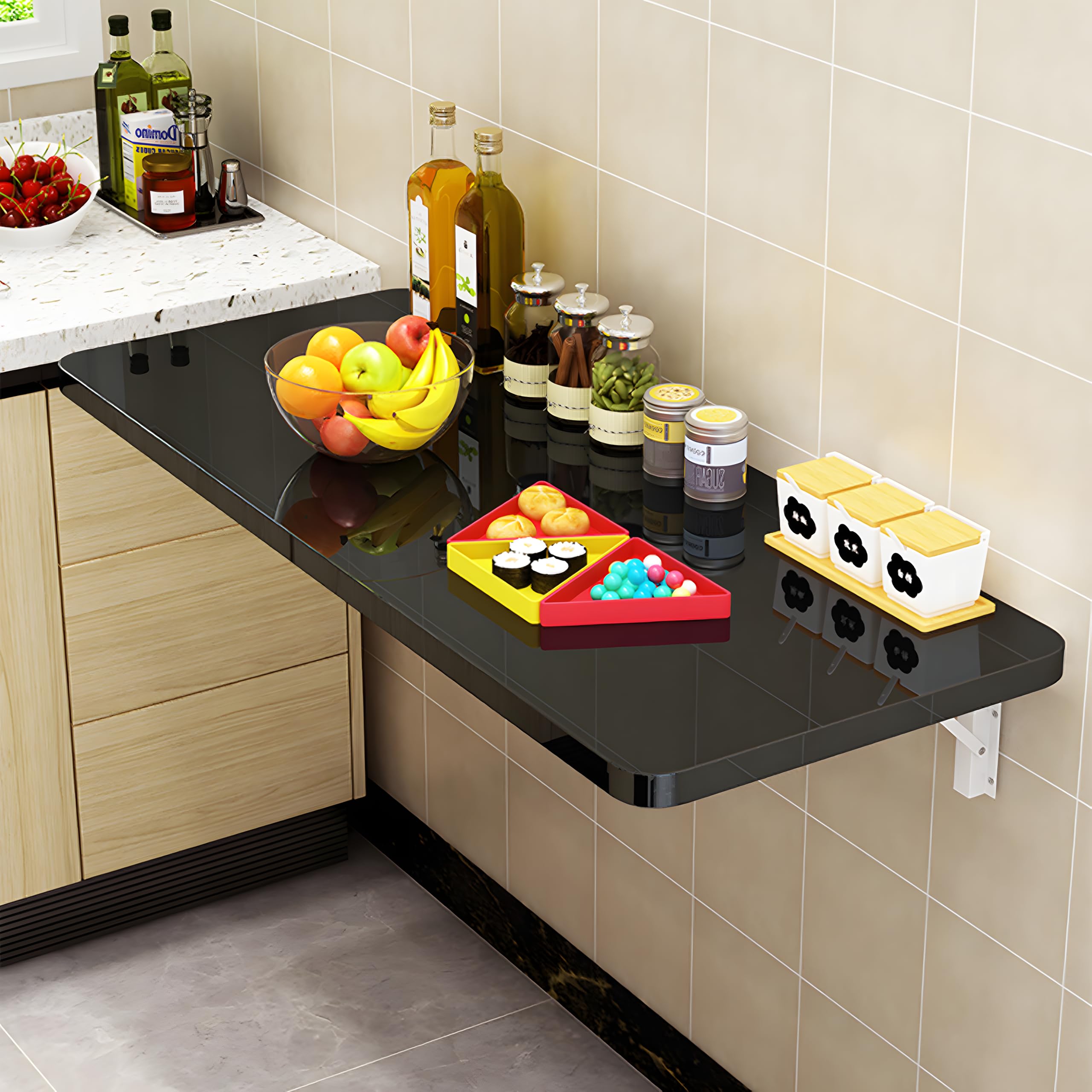 Bureau pliable mural conçu pour aménager une pièce étroite