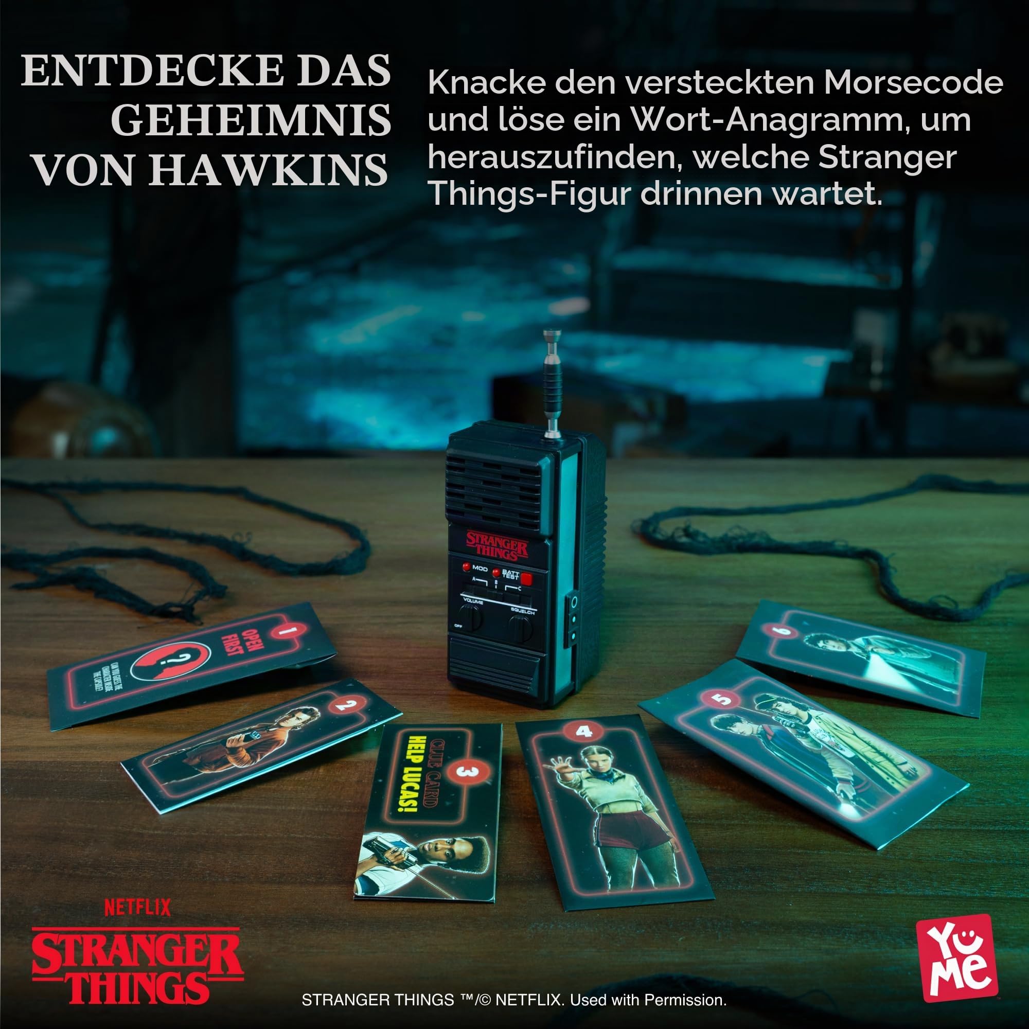 YuMe - Stranger Things Blind Box, 1 von 8 Mini Figuren mit Walkie-Talkie, Sammelfigur mit Display-Stand, Netflix Merch für Fans der Serie