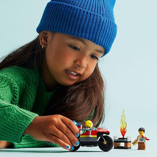Miniatura 2 de LEGO City Fire Rescue - Juego de juguete de bomberos para niños de 4 años en adelante, incluye un juguete de motocicleta y 2 minifiguras, idea de