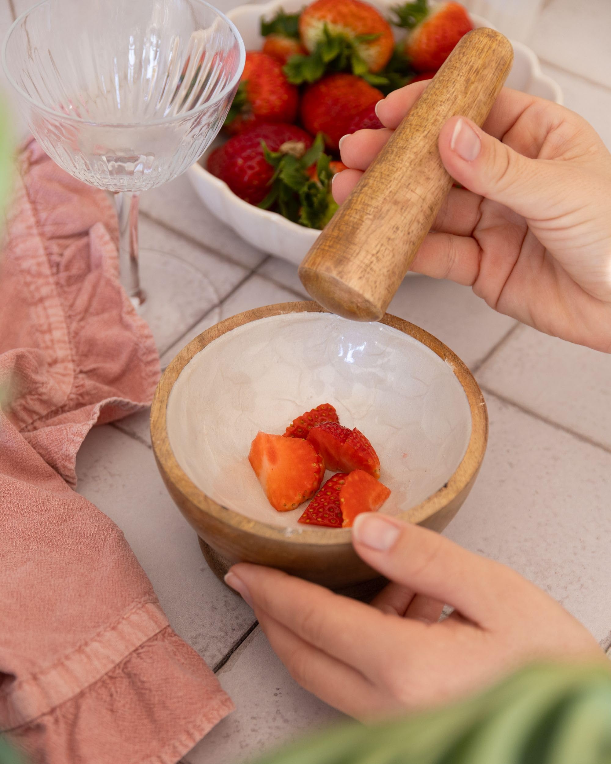 Mortier et Pilon en Bois de Manguier Fait Main Accessoire Cuisine Marron et Blanc Qena
