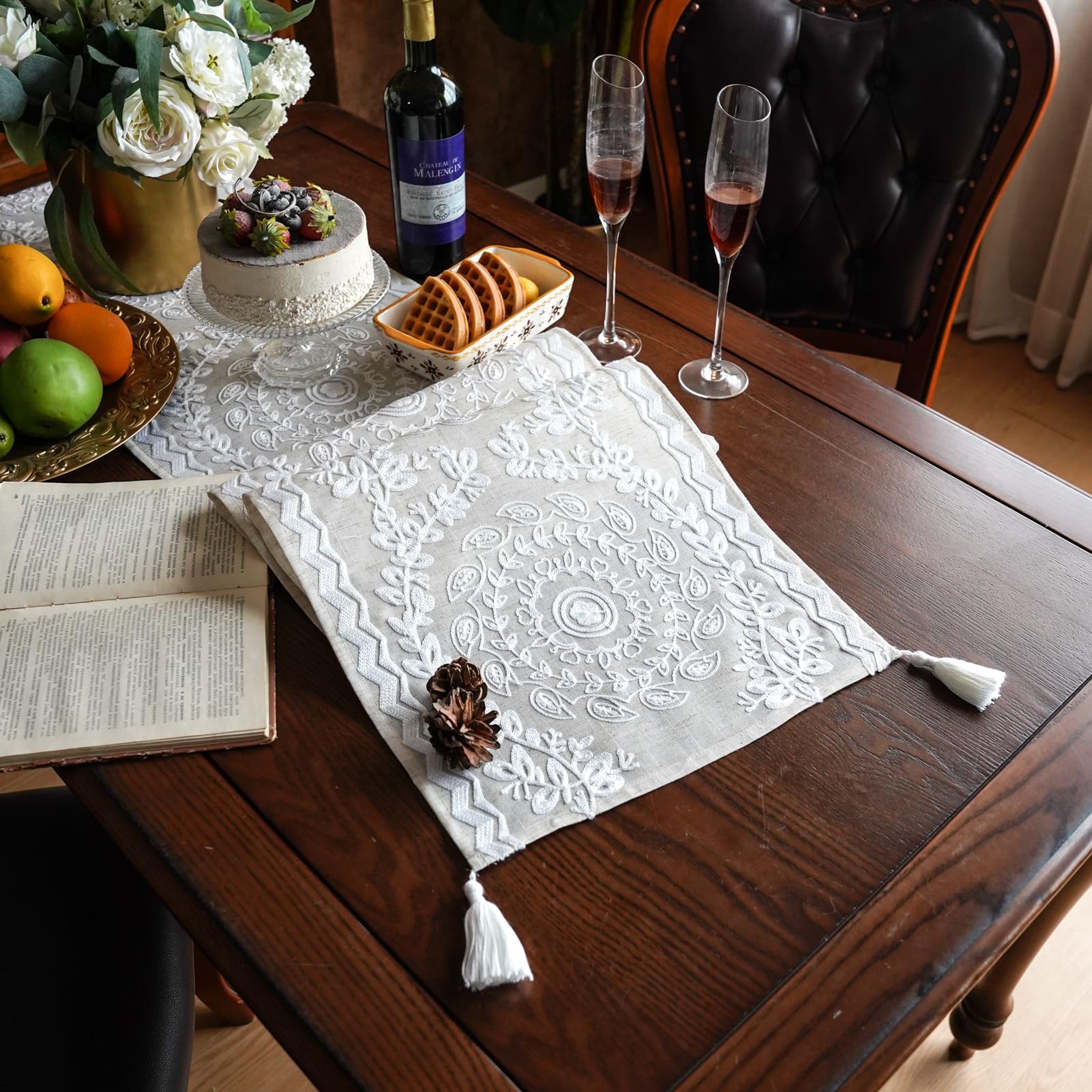 ARTABLE Camino de mesa de tela de lino, elegante patrón bordado, estilo rústico para mesa de centro, cocina, hogar, comedor (14 x 70 pulgadas, lino)