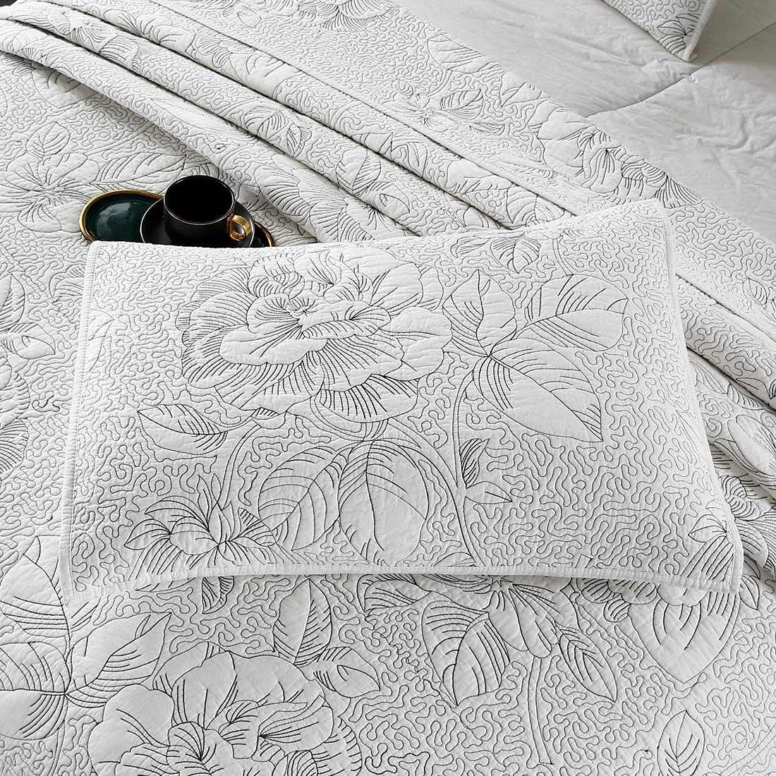 vctops Floral Embroidery 100% Cotton Quilt Set Oversize Queen 3-Piece Botanical Pattern Lightweight Bedspread Coverlet with 2 Matching Shams (Floral,Oversize Queen)