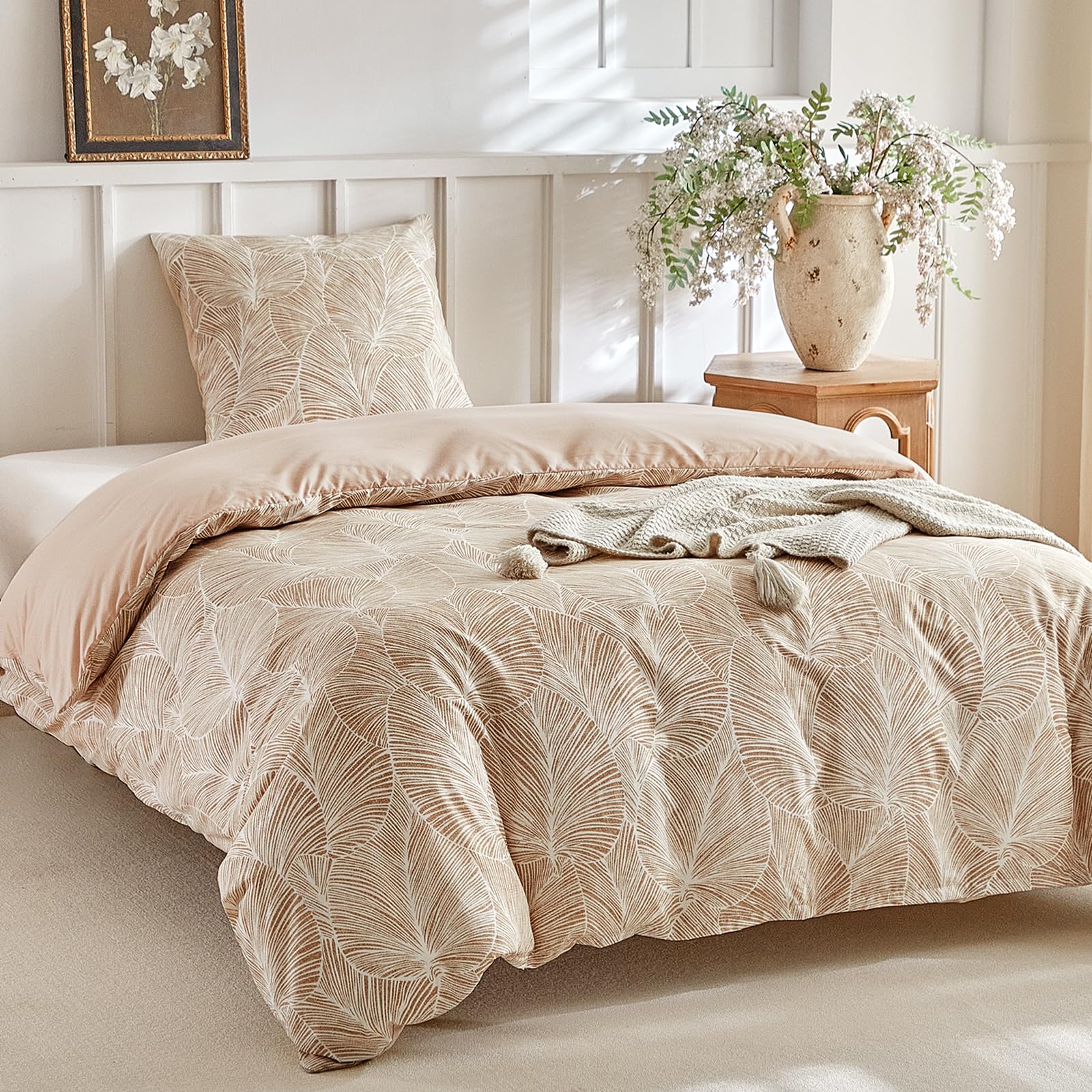 Tokokimo Bed Linen Set 155 x 220 cm, 2-Piece, with 1 Pillowcase with Zip 80 x 80 cm - Tropical Leaf Pattern Microfibre Duvet Cover for Double Beds with Zip, Khaki — image 1