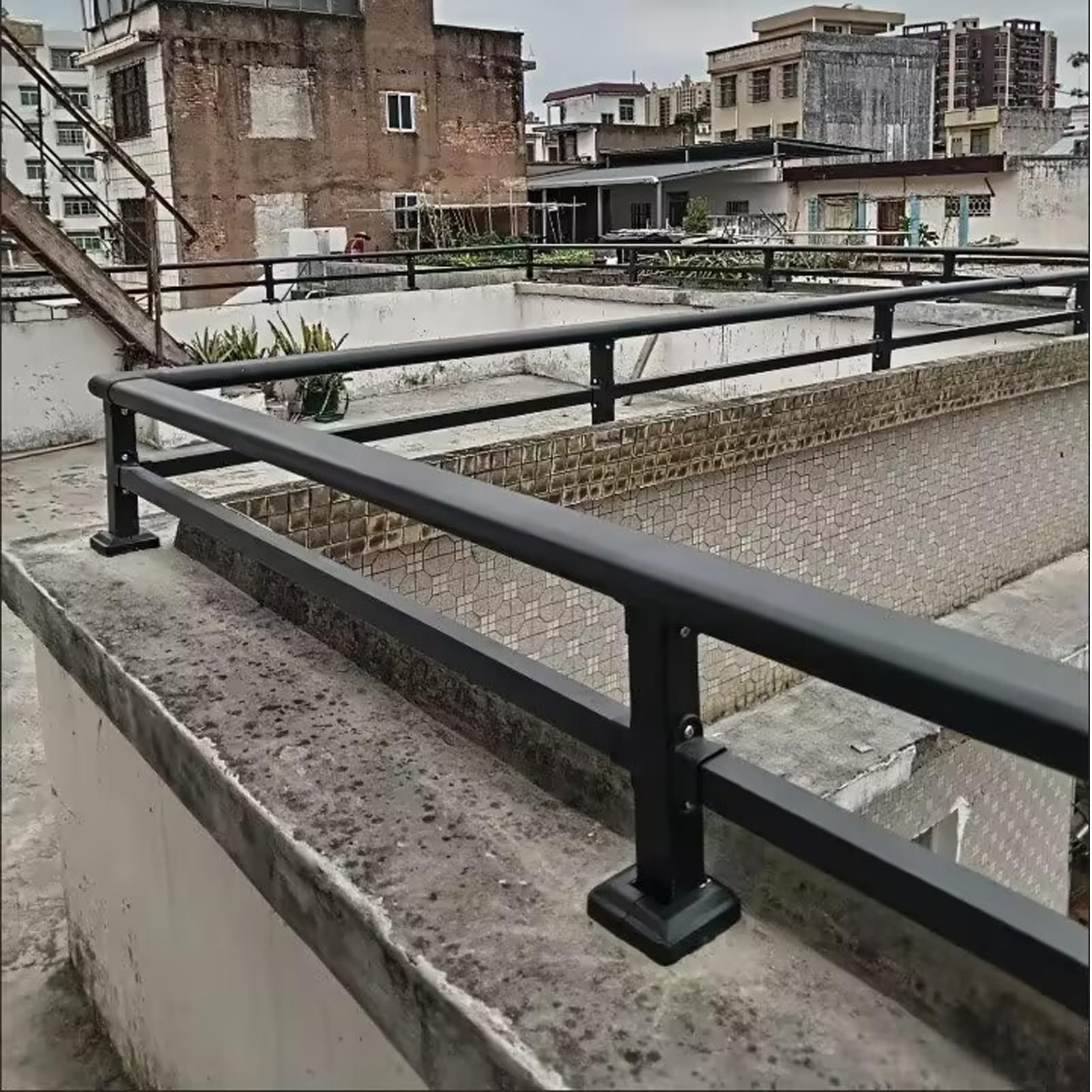 Minglez Lxh Black Metal Railing Pickets Outdoor For Backyard Balcony, Fence Extension Height Privacy Galvanized Steel, Horizontal Temporary Railing For Deck(120X40cm/47X16in)