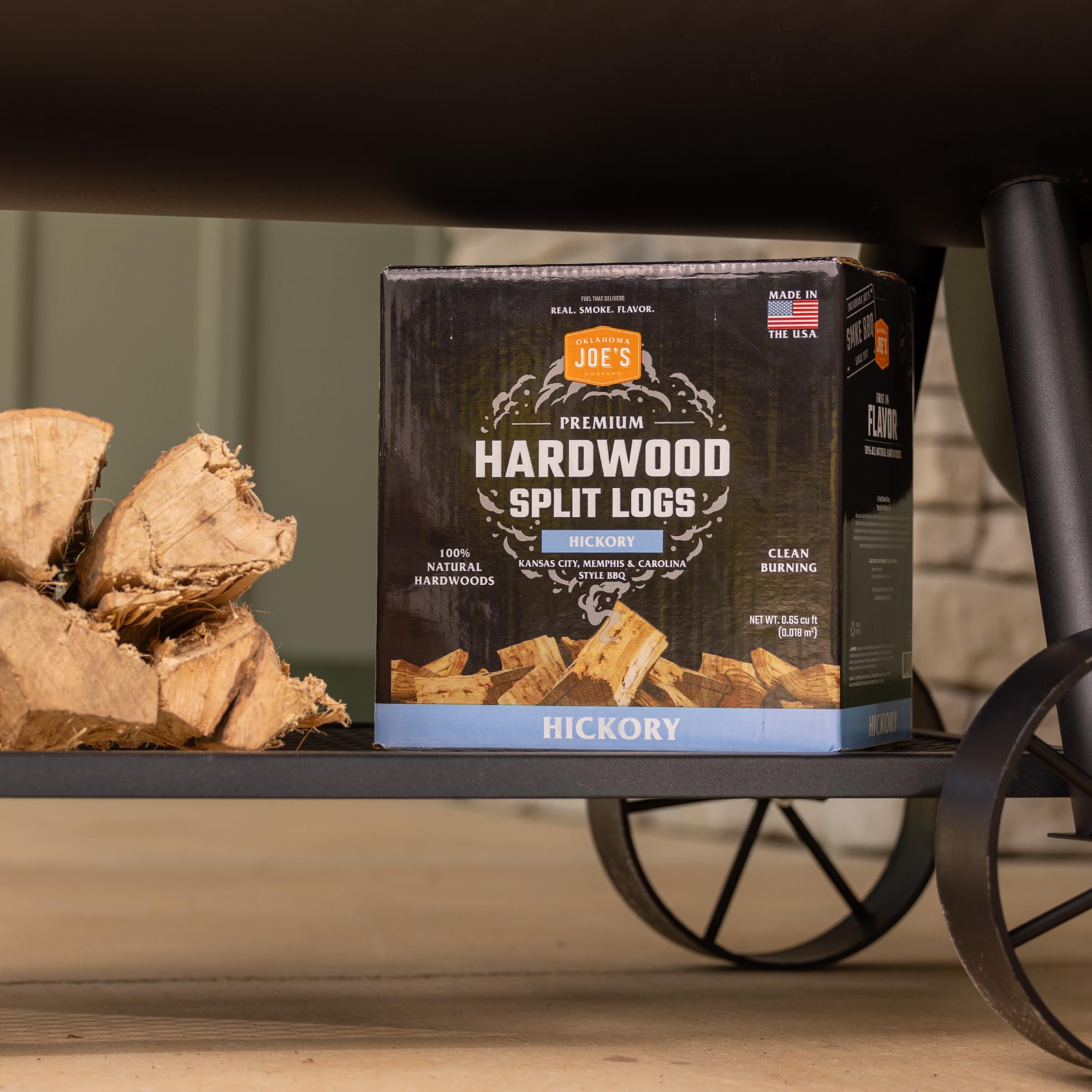 Oklahoma Joe's® Hickory Wood Splits, 0.65 cu ft box - 3947296
