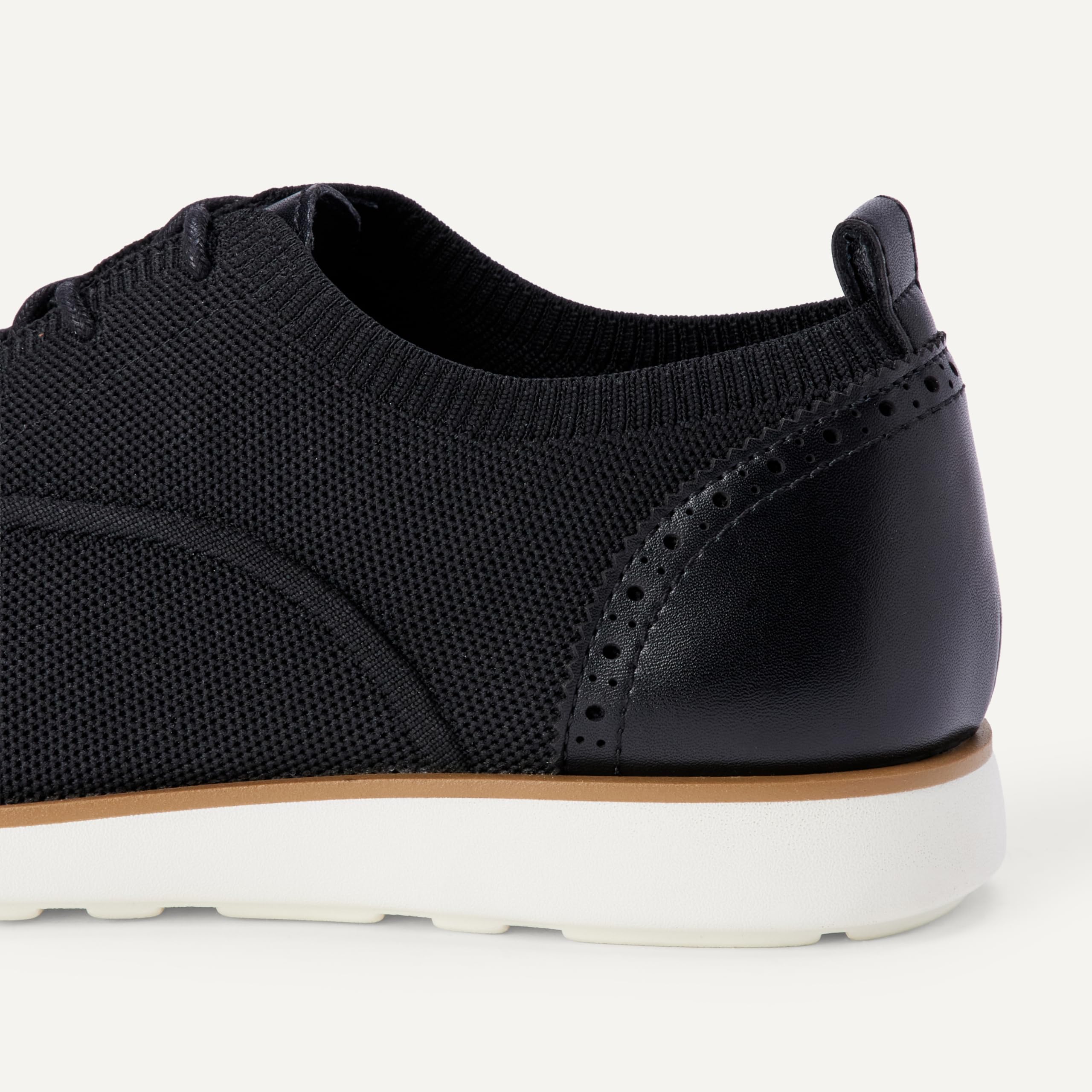 Amazon Essentials Scarpe da Ginnastica Oxford con Brogue, Stile Smart Casual in Maglia Uomo