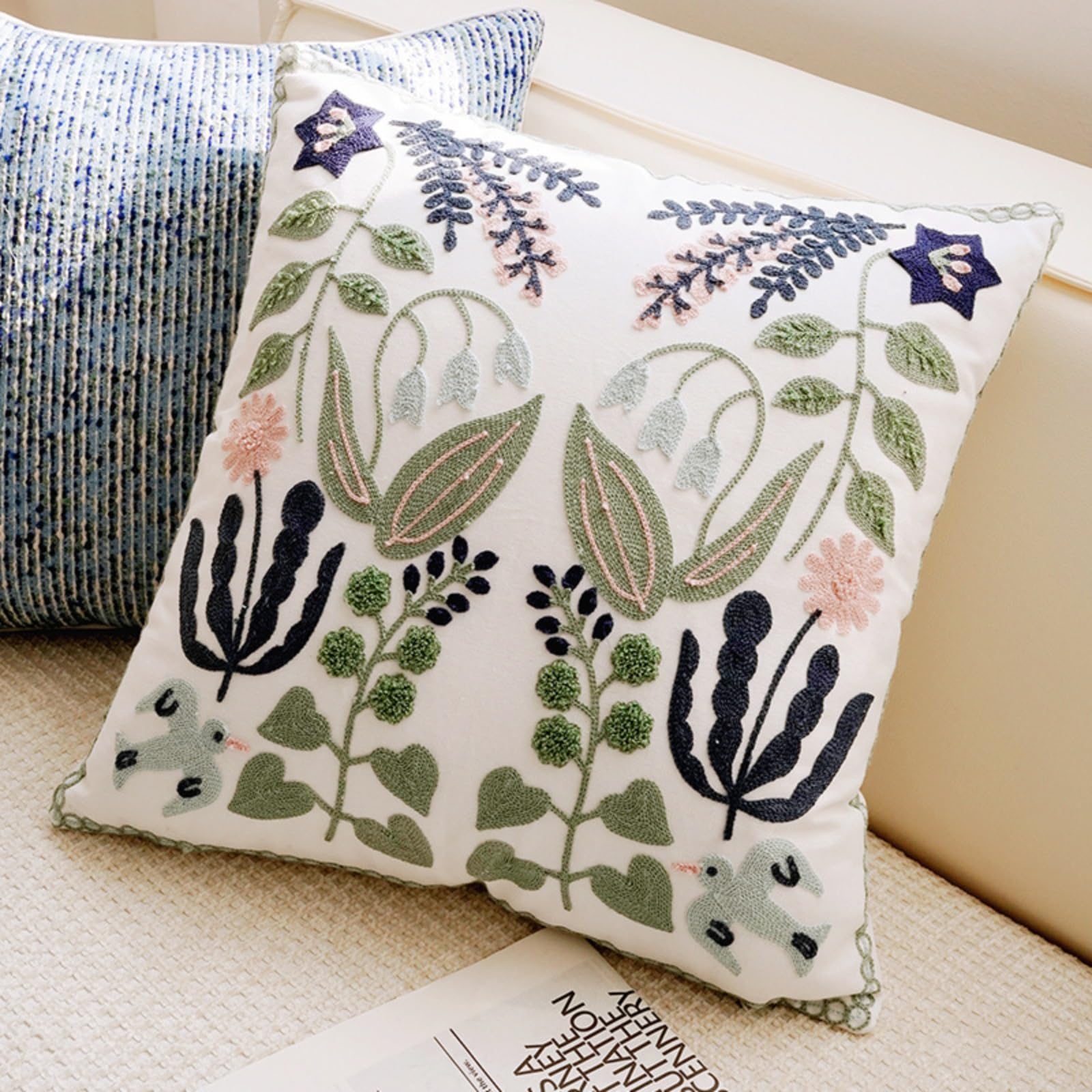 Taie d'oreiller brodée carrée 45x45 cm avec son garnissage de coussin inclus