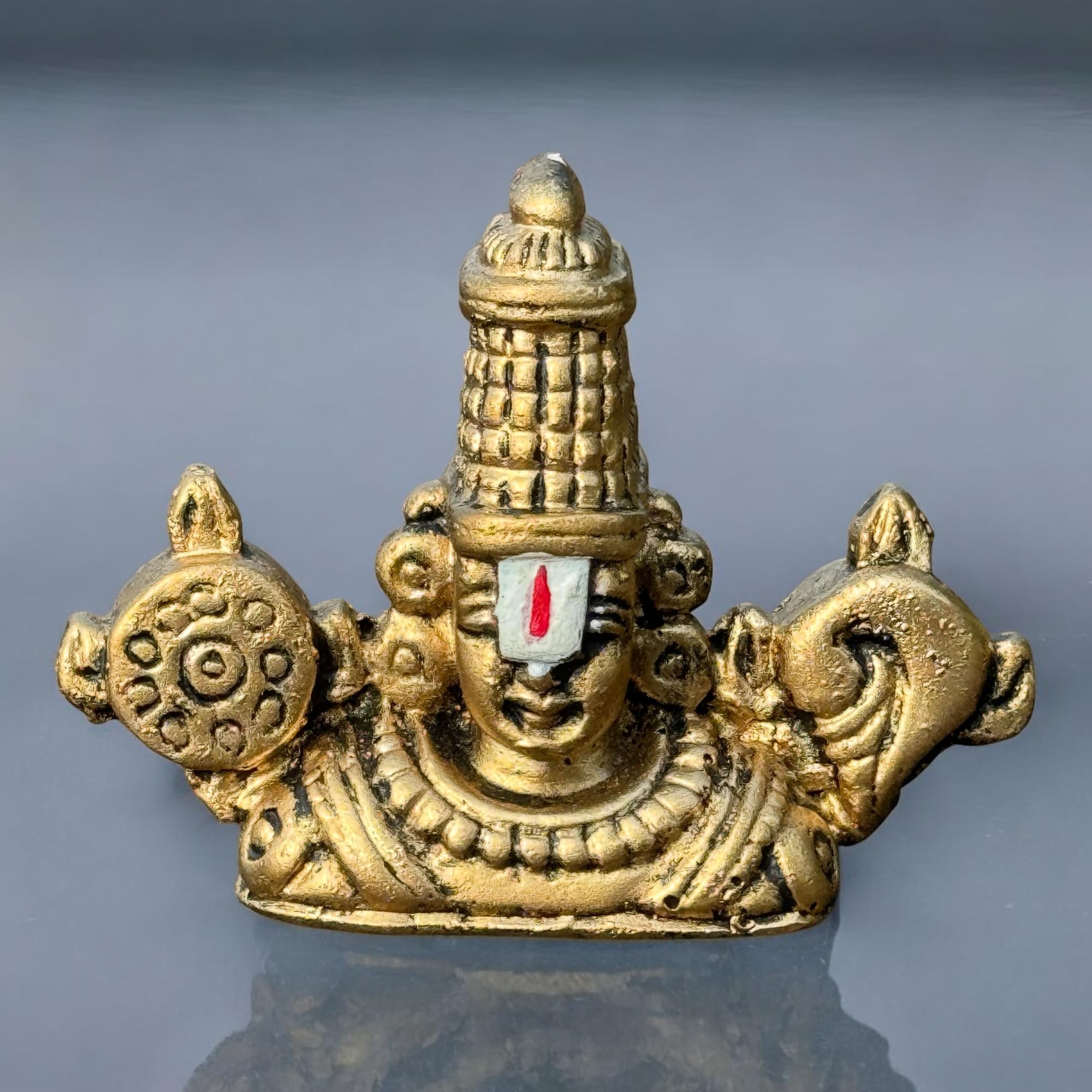 SAICHHA GIFTS Tirupati Balaji Idol for Car Dashboard, Venkateswara Swamy murthi, Vaastu Advised Balaji Statue - Tirupati Balaji Murti Idols for Pooja Room (Gold Small 6 CM)
