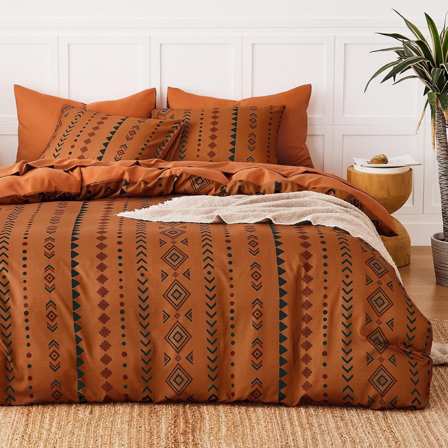 Wake In Cloud - Western Comforter Set, Boho Southwestern Rustic Style with Striped Aztec Multi-Geometric Pattern, Soft Lightweight Bedding, 3 Pieces, Burnt Orange, Queen Size