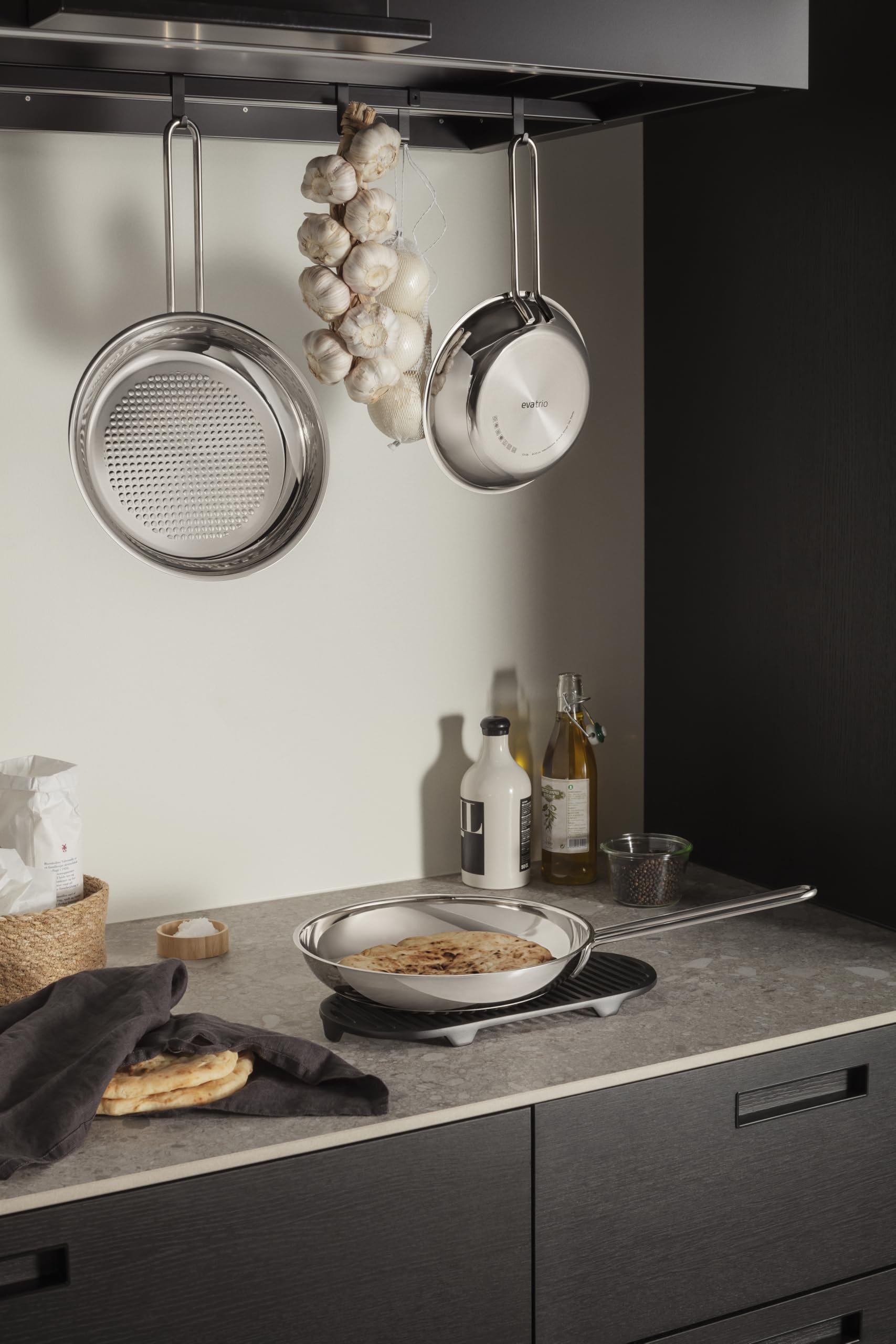 Eva Trio Patelnia ze stali nierdzewnej 24 cm Honeycomb | Korpus patelni składa się w 90% ze stali nierdzewnej pochodzącej z recyklingu
