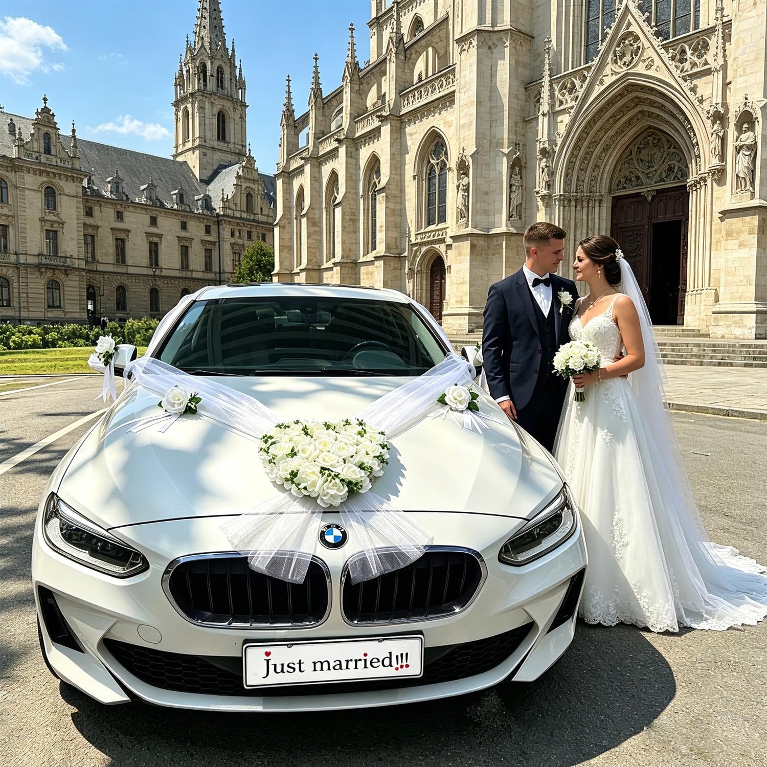 Weiß Herzförmig Autoschmuck Hochzeit Motorhaube, Hochzeit Autoschleifen,Auto Girlande, Auto Schmuck Braut Paar Rose Deko, Seidenblumen für Hochzeitsauto mit Extrastarken Saugnäpfen und 2x240cm Organza