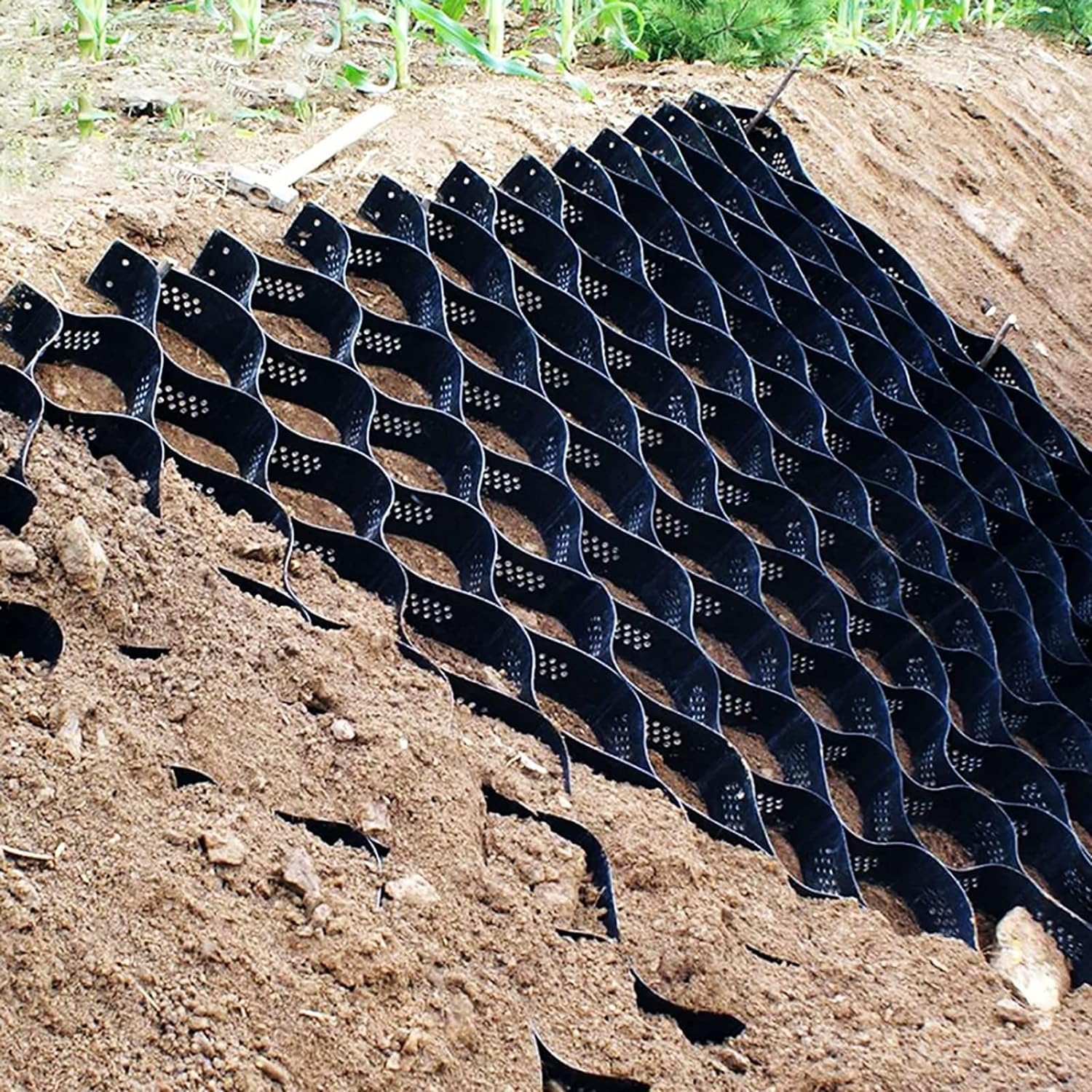 Grille de géocellules pour créer une allée carrossable stable en gravier