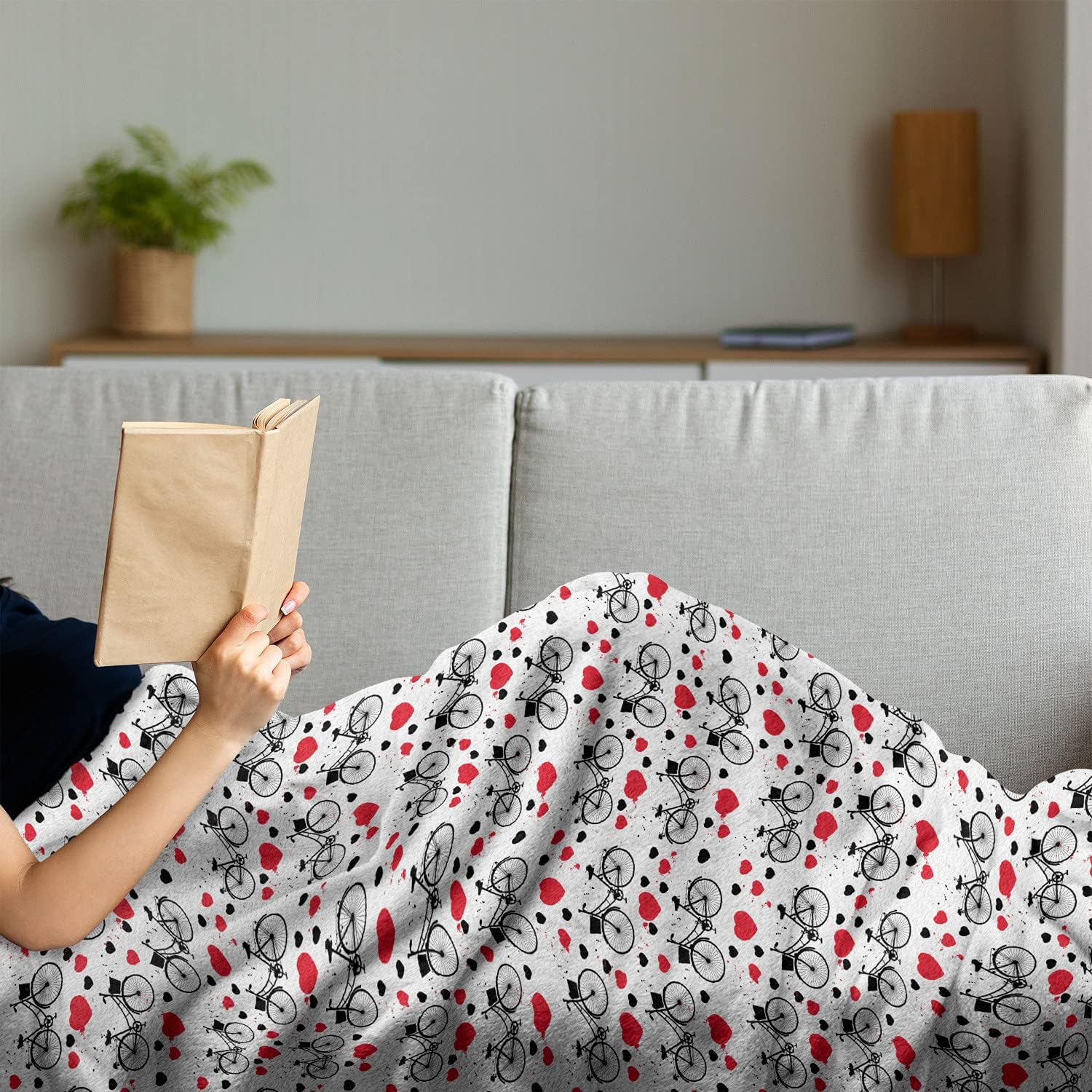 Lunarable Romantic Throw Blanket, Grunge Heart Background with Bicycle Silhouettes Valentine's Day Love Image, Flannel Fleece Accent Piece Soft Couch Cover for Adults, 50" x 60", Red Black White