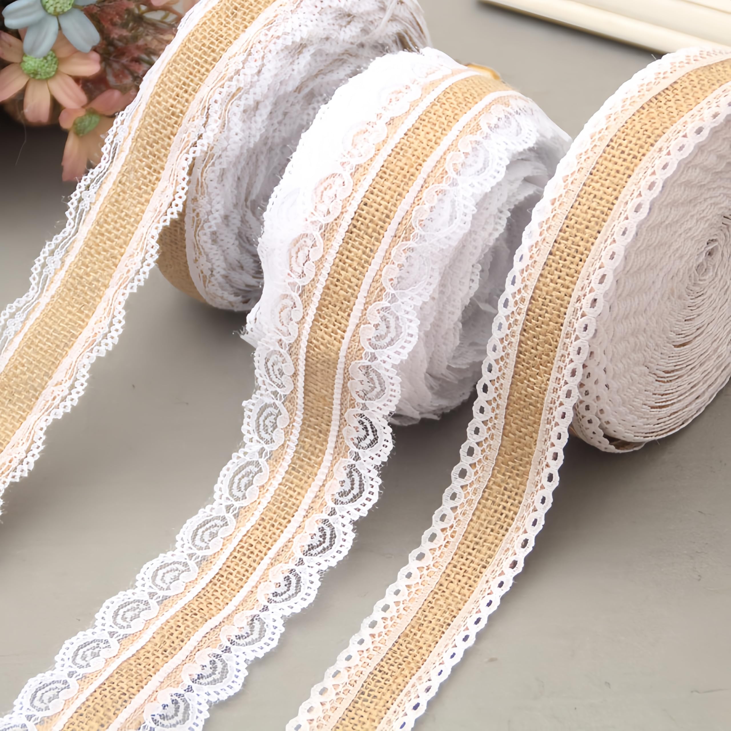 Wstążka z juty i płótna jutowego, Wstążka jutowa z białą koronką 2,5 cm x m/5 m