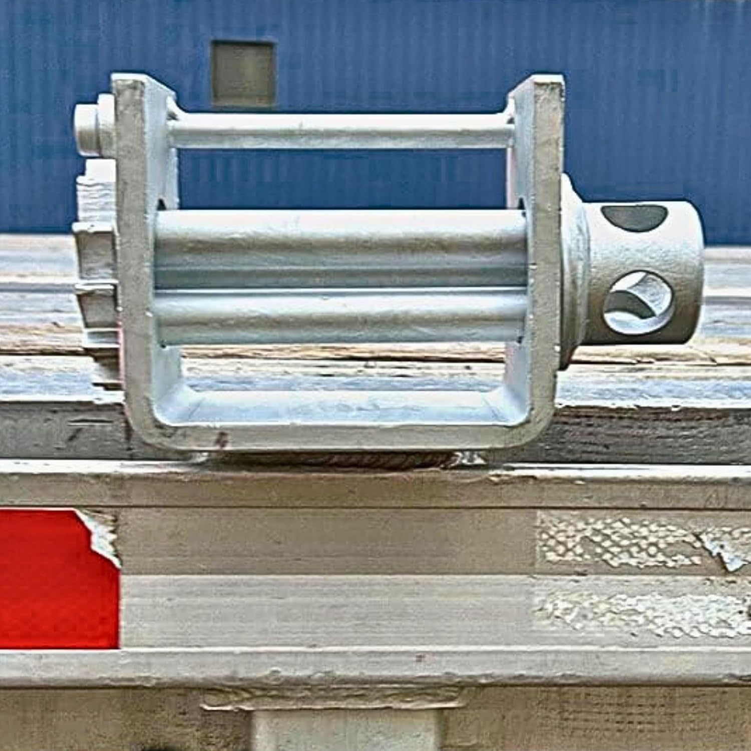 Stake Pocket Trailer Winch W-20SPW-SILVER – Heavy-Duty Cargo Tie-Down Winch for Flatbed Trailers & Truck Hauling | Fits 2”, 3” & 4” Webbing Straps | 5,400 lb Load Capacity | CasterHQ