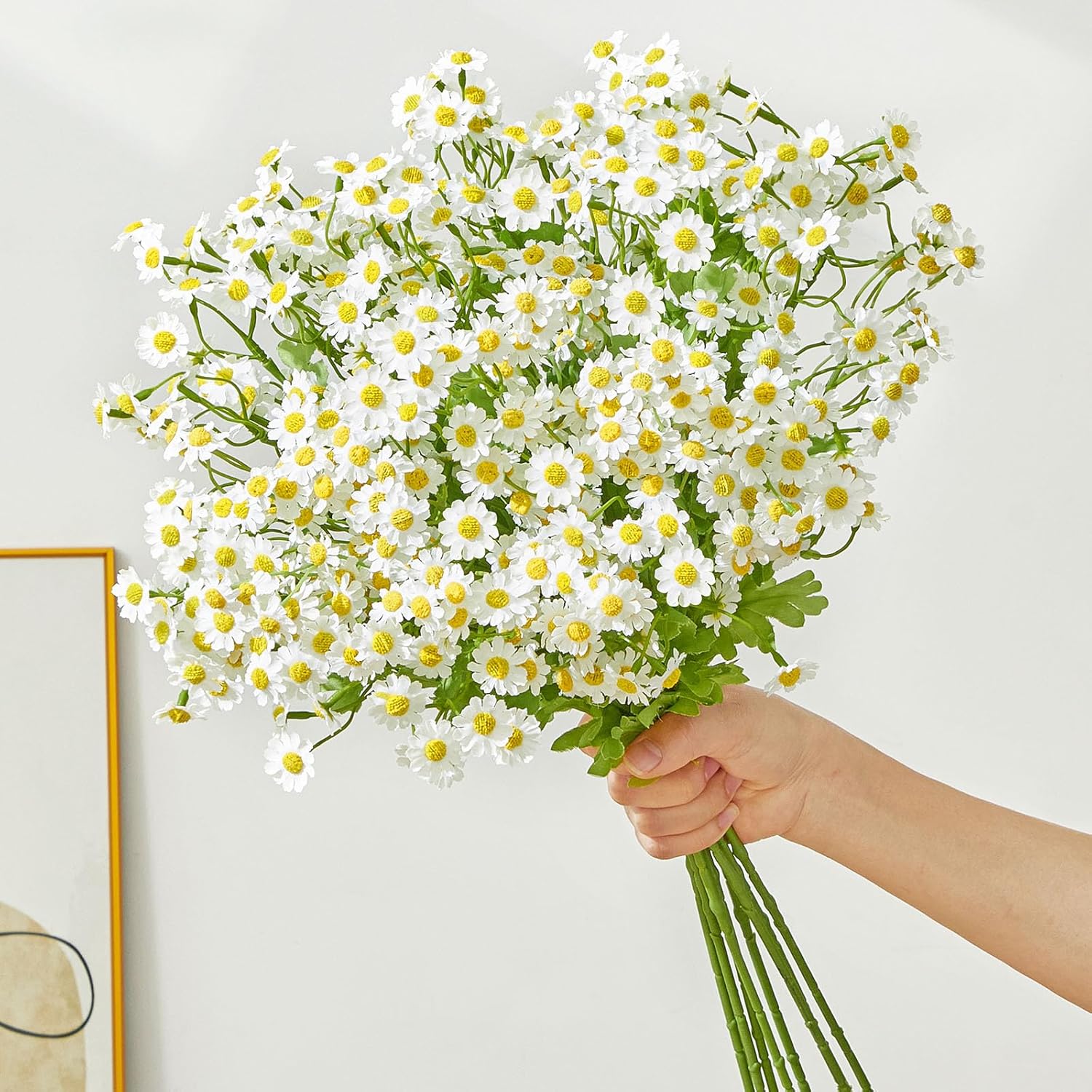 Alecono Artificial Daisy Flowers - Realistic 21 Inch 8 Pcs Long Stem Fake White Daisies with Leaves, Spring Wild Floral Arrangement for Home Decor, Wedding, Table Centerpieces, Party Decoration