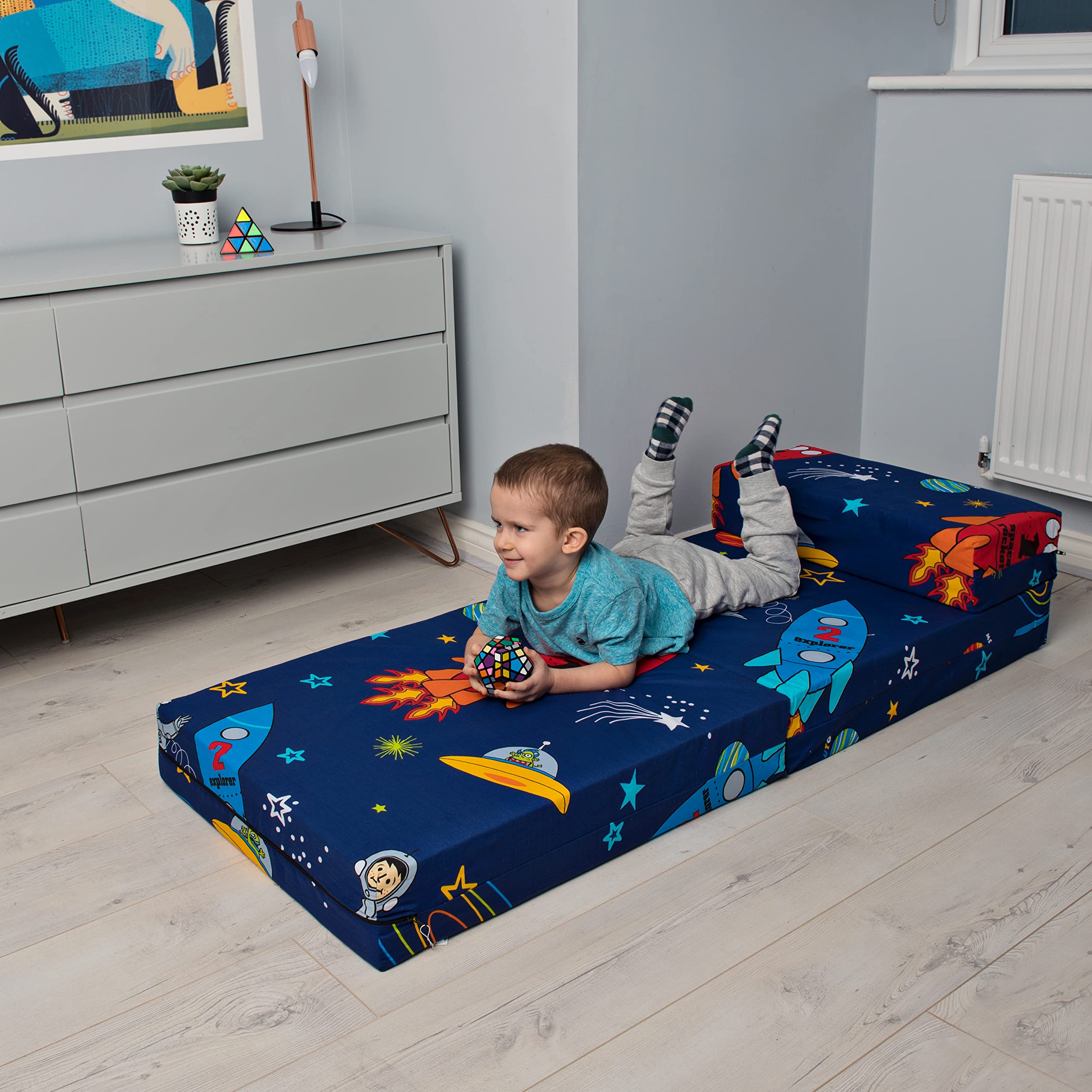 Ready Steady Bed Colchon Plegable para Niños | Silla Plegable Individual para Niños | Ideal para Sala de Estar Dormitorio Sala de Juegos | Puff Cama Plegable - Ligero y Cómodo (Space Boy)