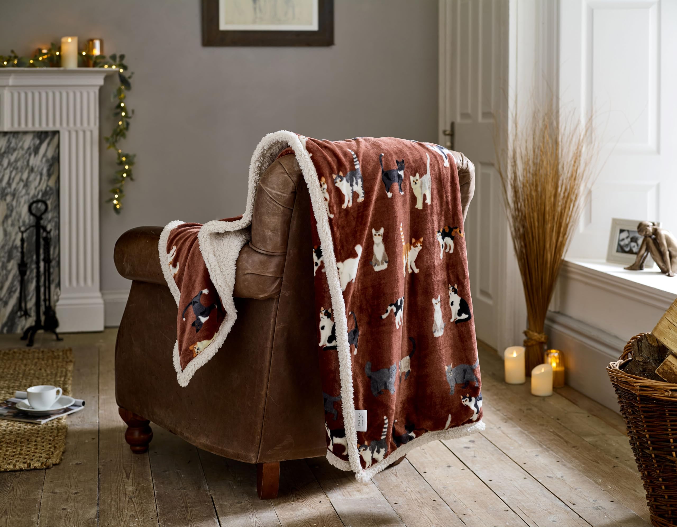 Deyongs Unisex Red Mixed Kitties Brick Throw, Cute Cat Print Flannel & Sherpa Back 140X180cm 140Cm X 180Cm
