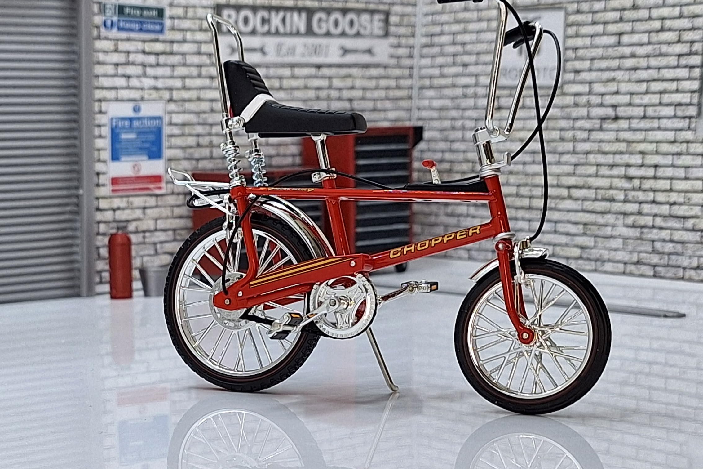 toyway Raleigh Chopper Mk2 Red Bicycle Bike 1:12 scale diecast model