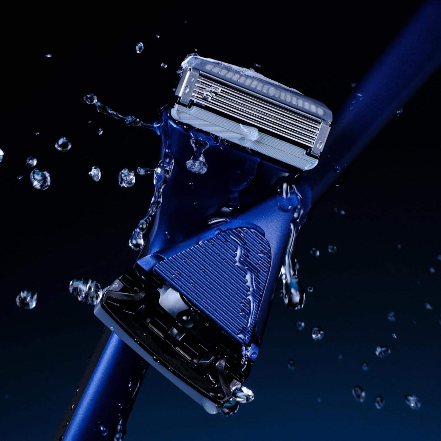 Razor Kit For Men, Handle + 2 5-Blade Refills, Dusk image 3