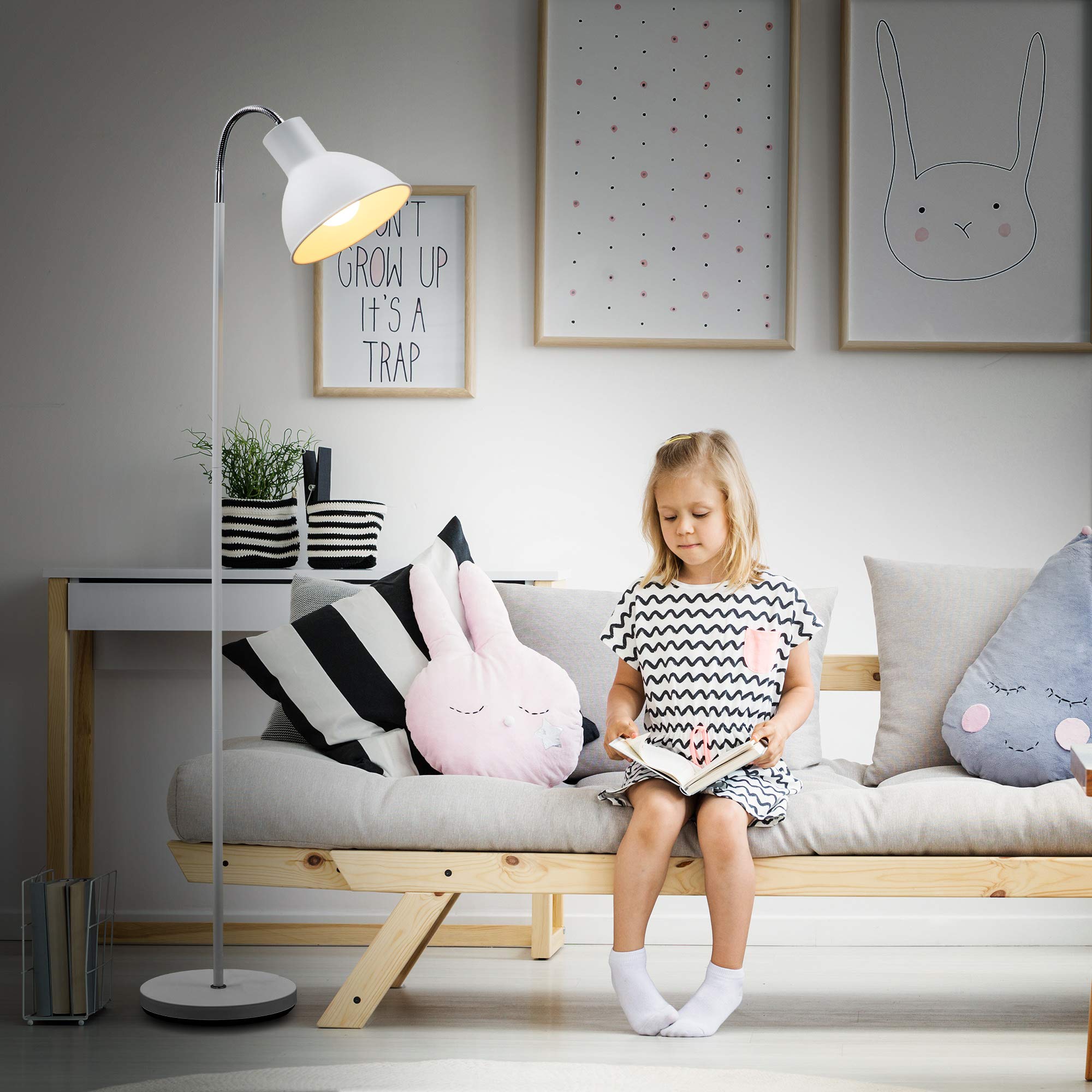 B.K.Licht Lampada da terra salotto, Piantana Lampada da Terra, orientabile, altezza 145cm, adatta per 1 lampadina E27, interruttore a pedale, Lampade da terra, Lampadario Soggiorno da Terra, bianca
