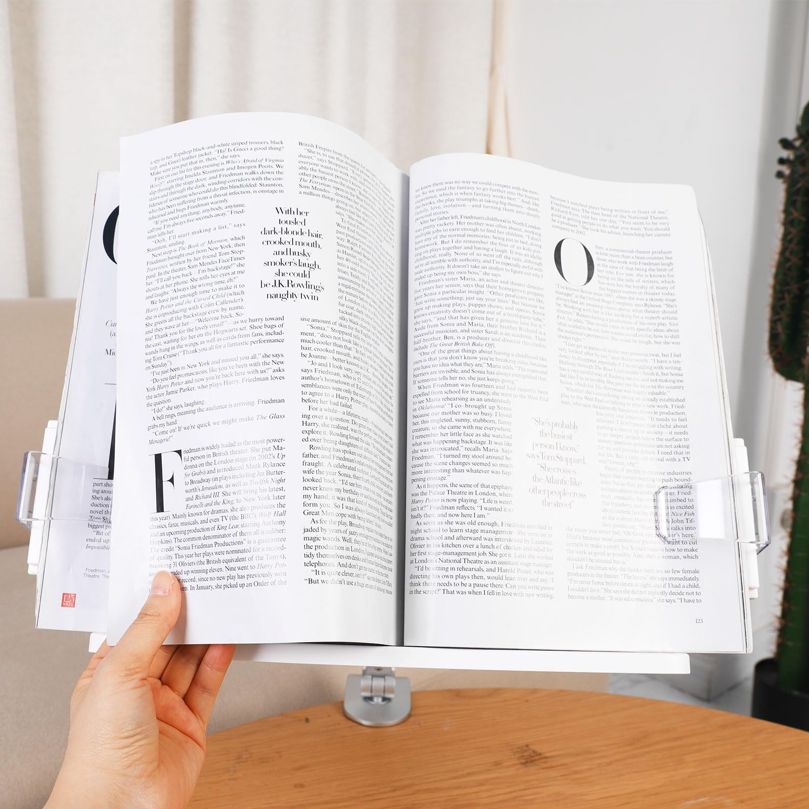 YOKIVE Soporte para libros para leer, soporte ajustable con brazo giratorio de 360° y clips de página, soporte portátil y resistente, ideal para libros de texto (plateado, 10.3 pulgadas)