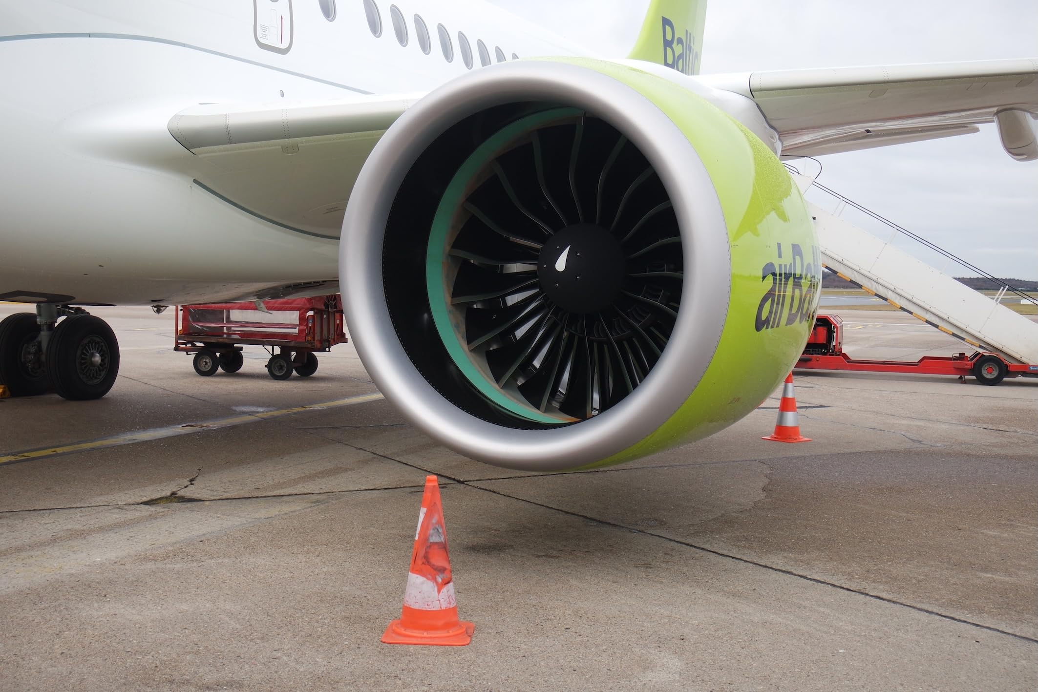 Das große Buch der Luftfahrt: Alles, was man über das Fliegen wissen muss – von der Technik der Flugzeuge bis zum Logistik-Wunderwerk Flughafen