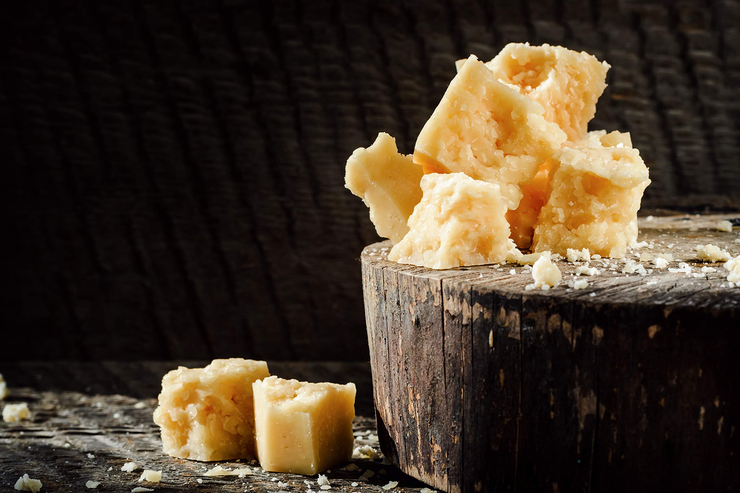 Parmigiano Reggiano AOP | 22 mois de maturation | Produit typique italien | Goût doux, délicat et persistant | Nutritif et sans lactose | 500 gr