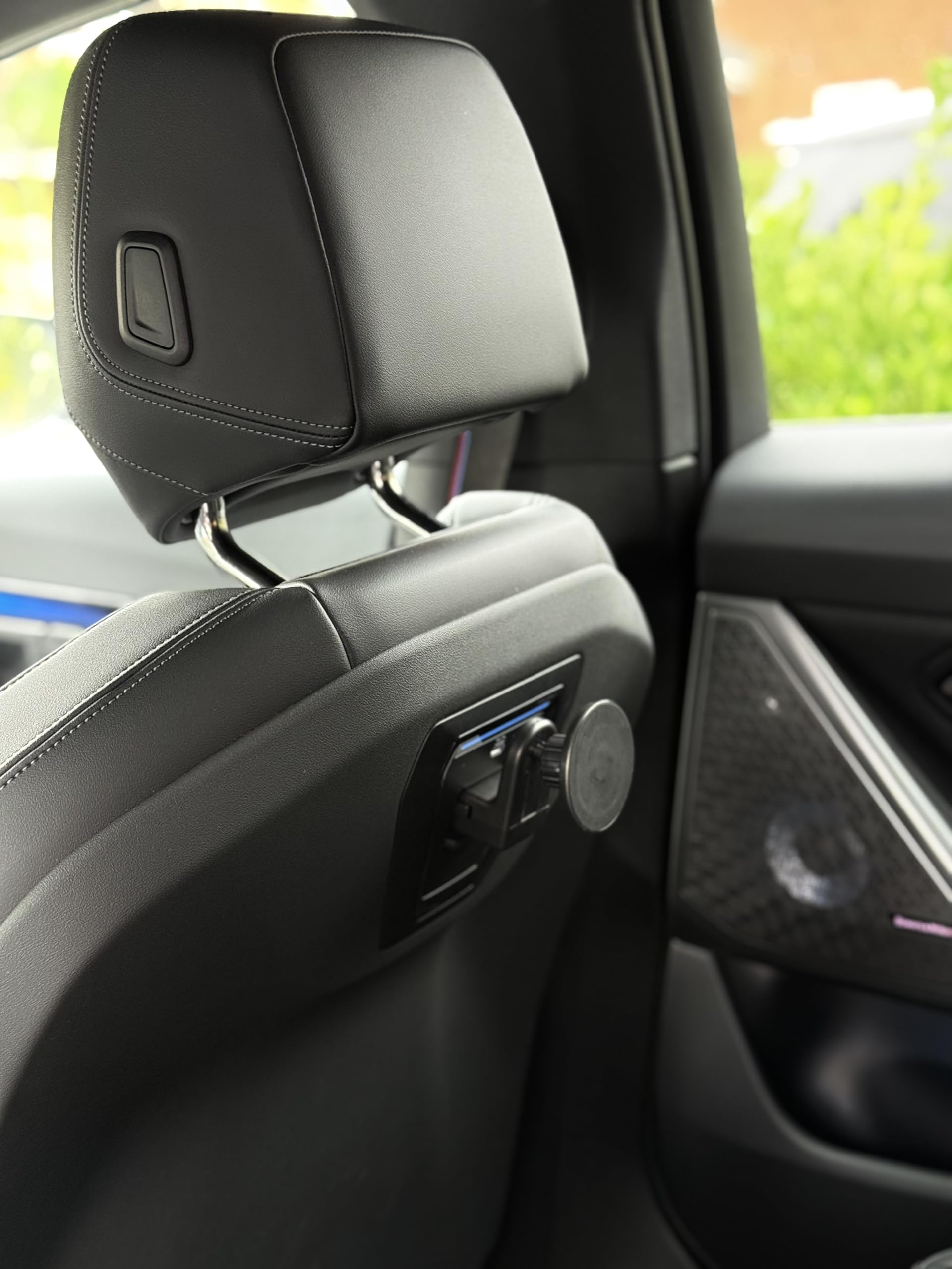 Kompatibel mit BMW | Rücksitz Magnetische Tablet Halterung Pro Travel Comfort System | Autohalterung für X3, X5, X6, 5, 7, i5, iX (2023-2025) G45, G60, G05, G06, G61