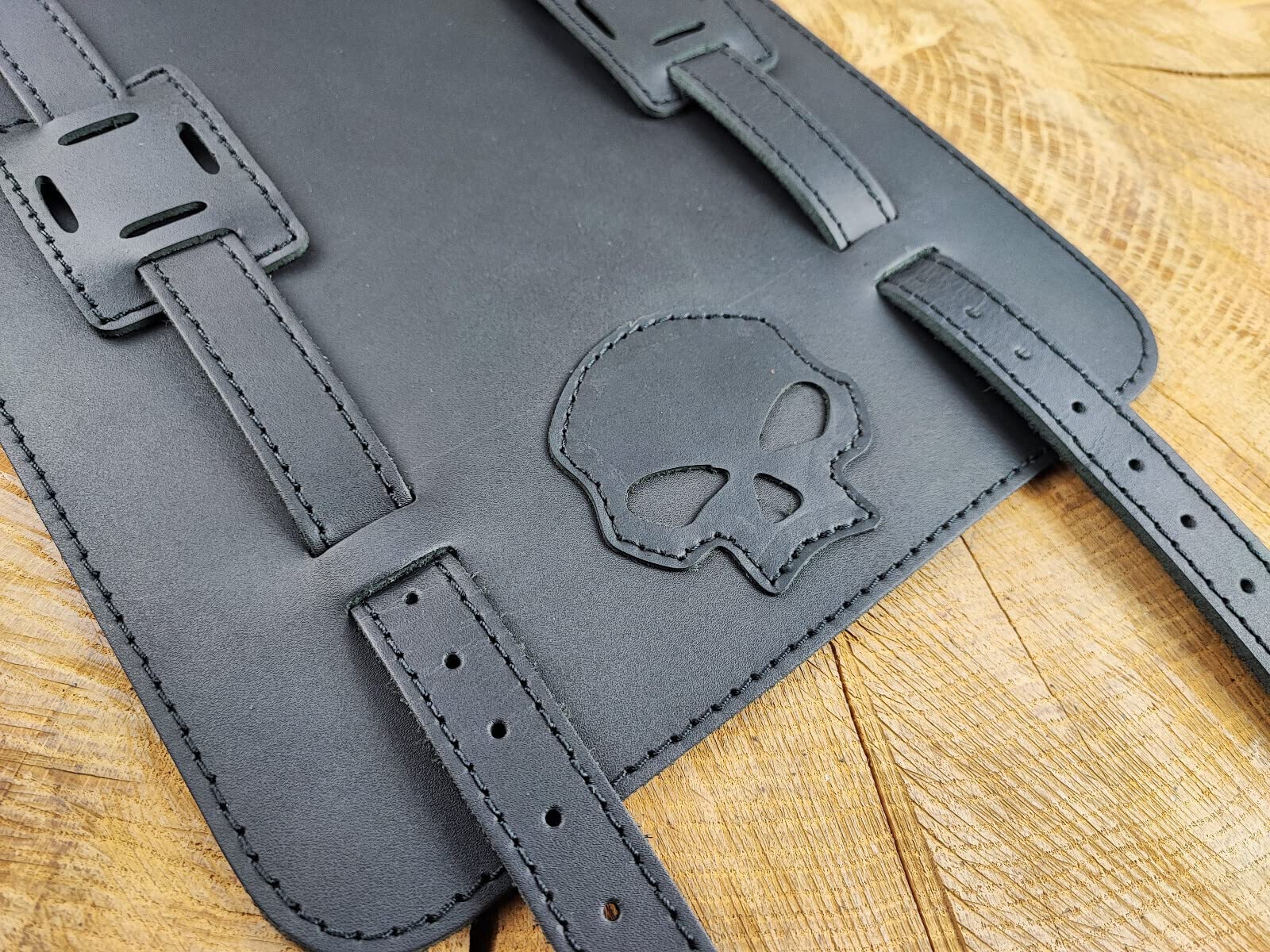 Deckenrolle Teschio Di ORLETANOS Compatibile Con Harley Davidson Roll-Up Supporto da Soffitto Valigia Viaggio Lederrolle Rotolo Strumento Sissybar Nero Ruolo