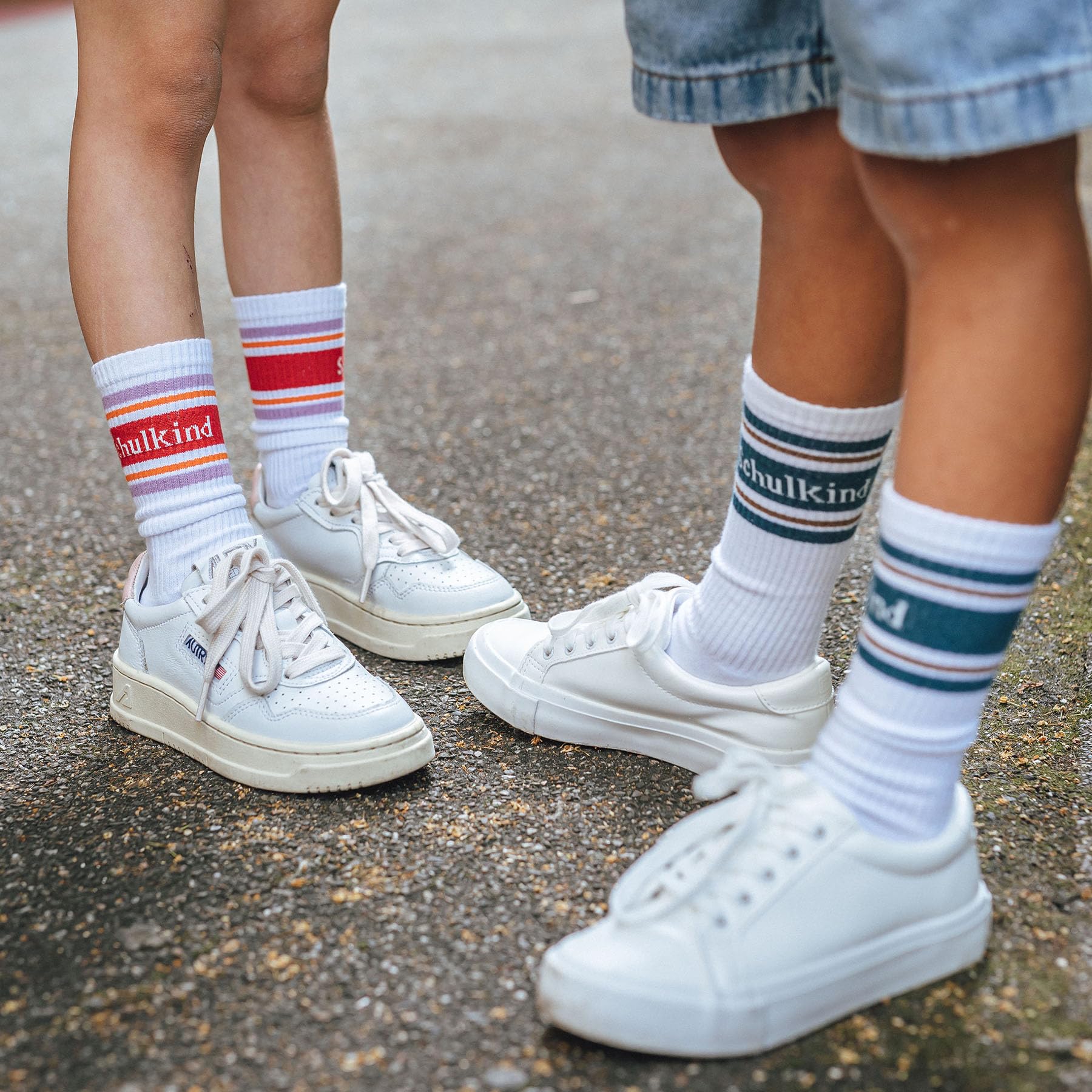 kikadu Geschenk zur Einschulung Jungen, 6-teiliges Schultüten-Set Petrol mit T-Shirt Gr. 116/128, Socken 27/30, Wirbelradierer, Leuchtstern, Relaxball, Armband, Schulanfang Geschenk Schulkind