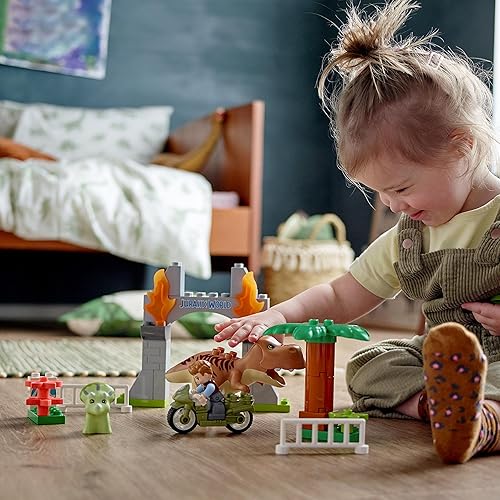 Miniatura 8 de LEGO DUPLO Jurassic World T. rex and Triceratops Dinosaur Breakout 10939 Building ToyDinosaur