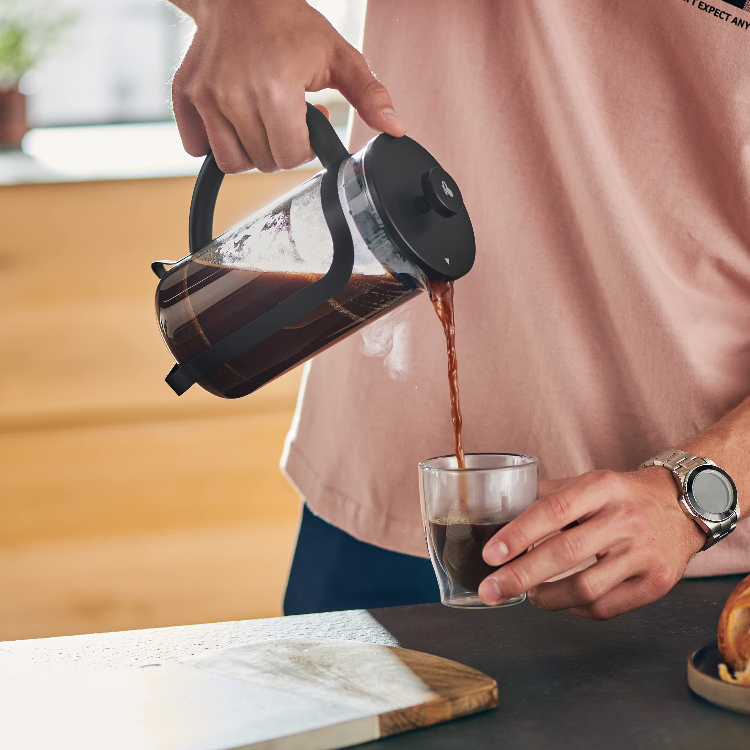 Tchibo Siebstempelkanne für manuelle Kaffeezubereitung, French Press aus hitzebeständigem Borosilikatglas, spülmaschinengeeignet, 300ml Fassungsvermögen für ca. 2 Tassen, Edelstahl, Schwarz