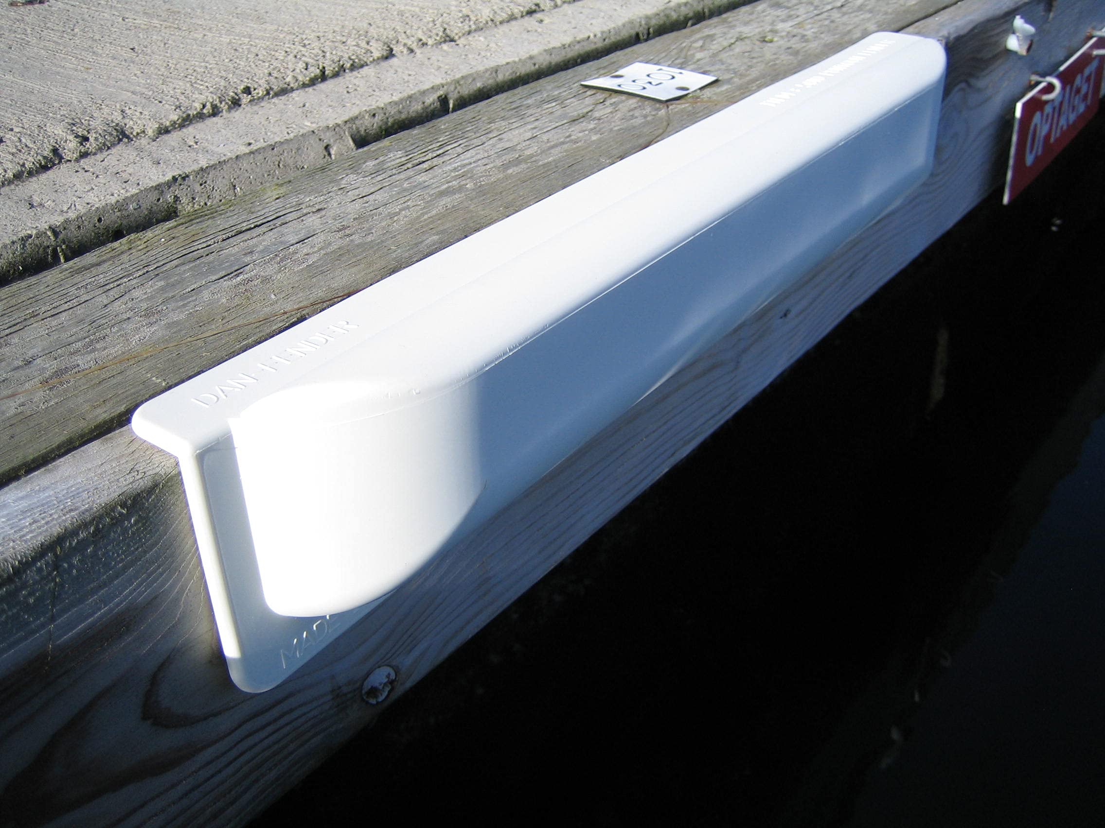 Dan Fender Straight Pontoon Fender, White – Durable Boat Fender for Docking, Easy to Mount, Affordable Marine Accessory for Hull Protection, Ideal for Pontoon Boats, RV Bumpers, and Marine Docking